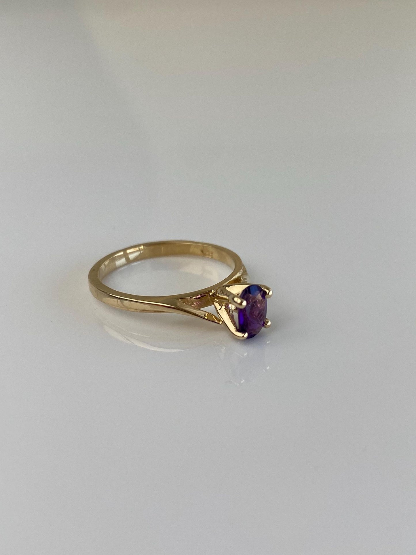 Vintage Solid 14k Yellow Gold Amethyst Ring - Size 5.5