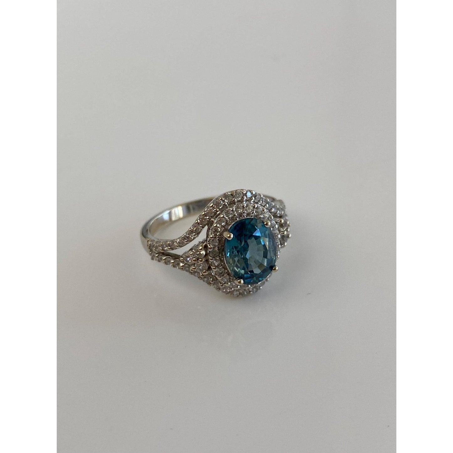 Vintage Solid 10k White Gold Clear Cubic Zirconia Light Blue Spinel Ring - Size 7.75
