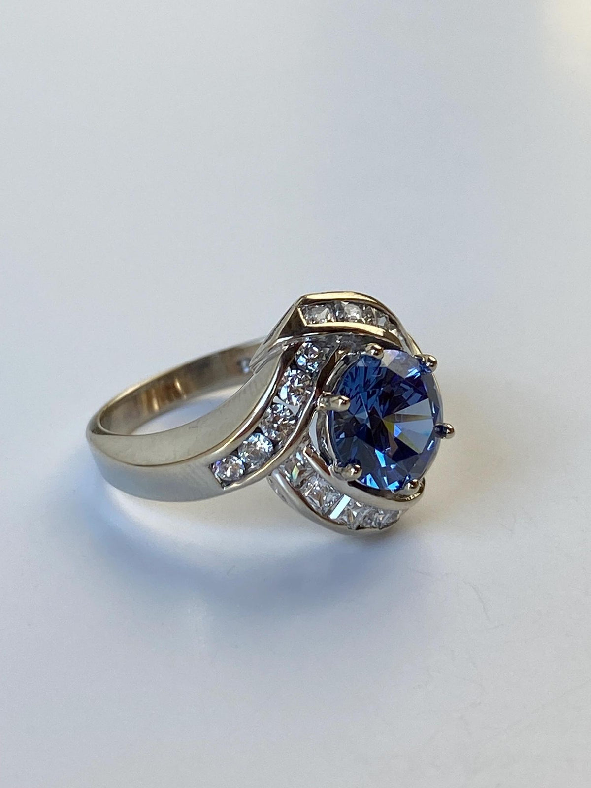 Solid 14k White Gold Cubic Zirconia Ring - Size 7