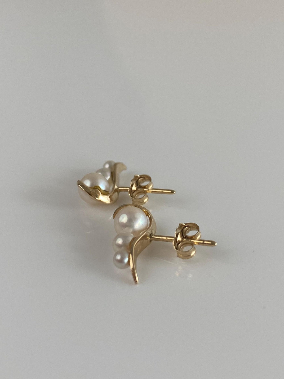 Vintage Solid 14k Yellow Gold Pearls Stud Earrings
