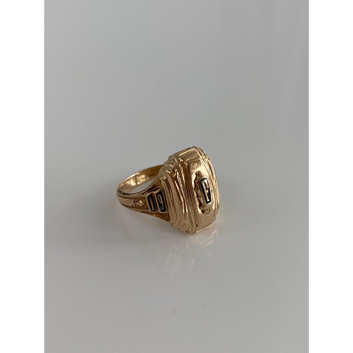 Vintage Solid 10k Yellow Gold 1944 Class Ring - Size 4.5