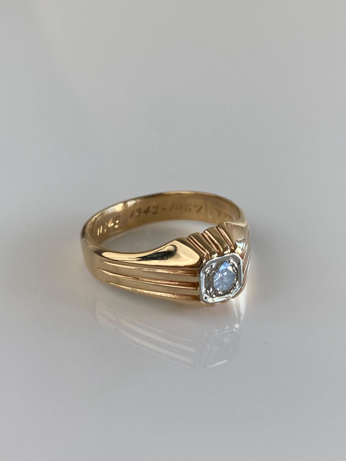 Vintage Solid 14k White & Yellow Gold Diamond Lined Ring - Size 9.75