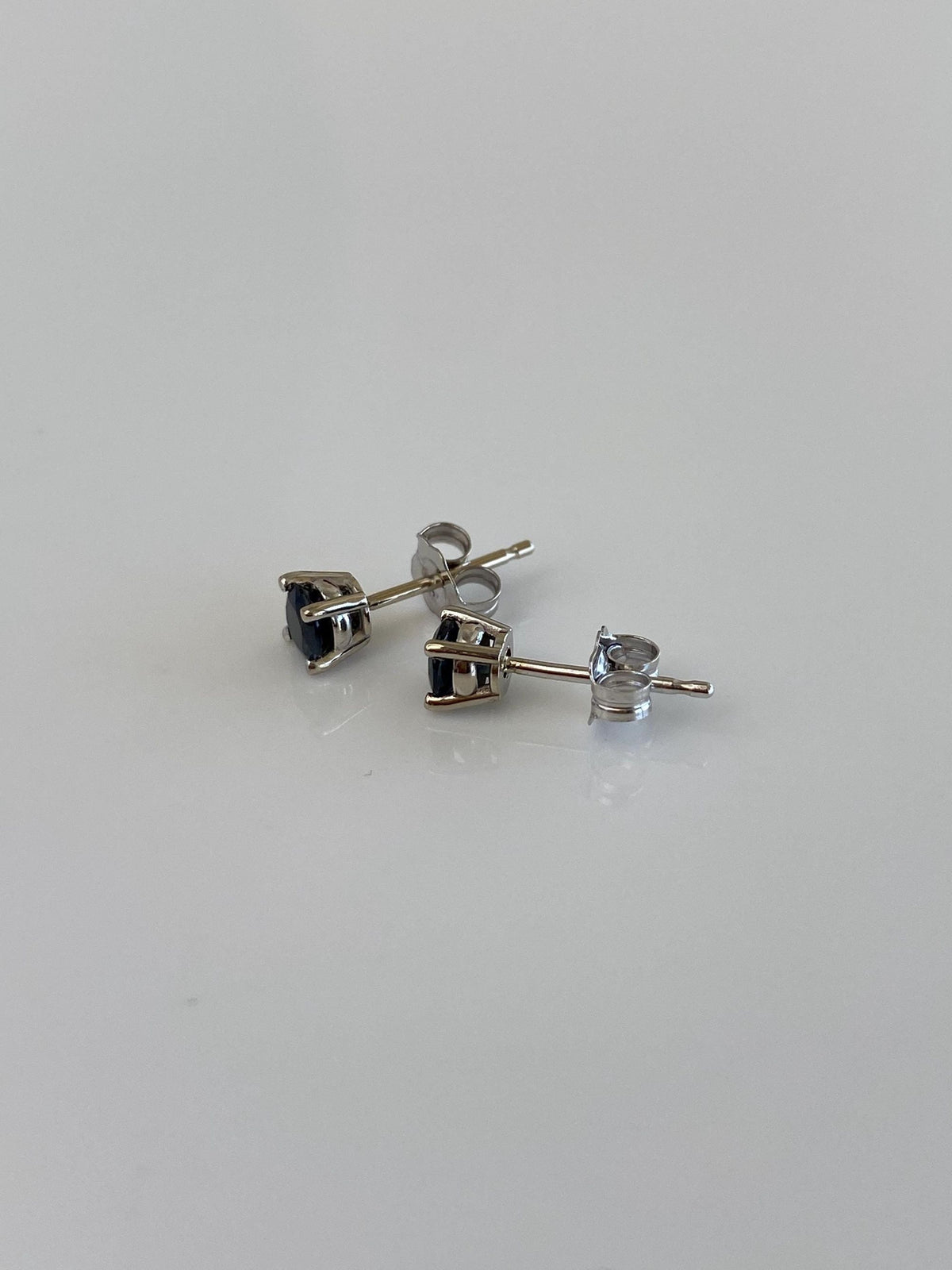 Vintage Solid 14k White Gold Blue Spinel Stud Earrings