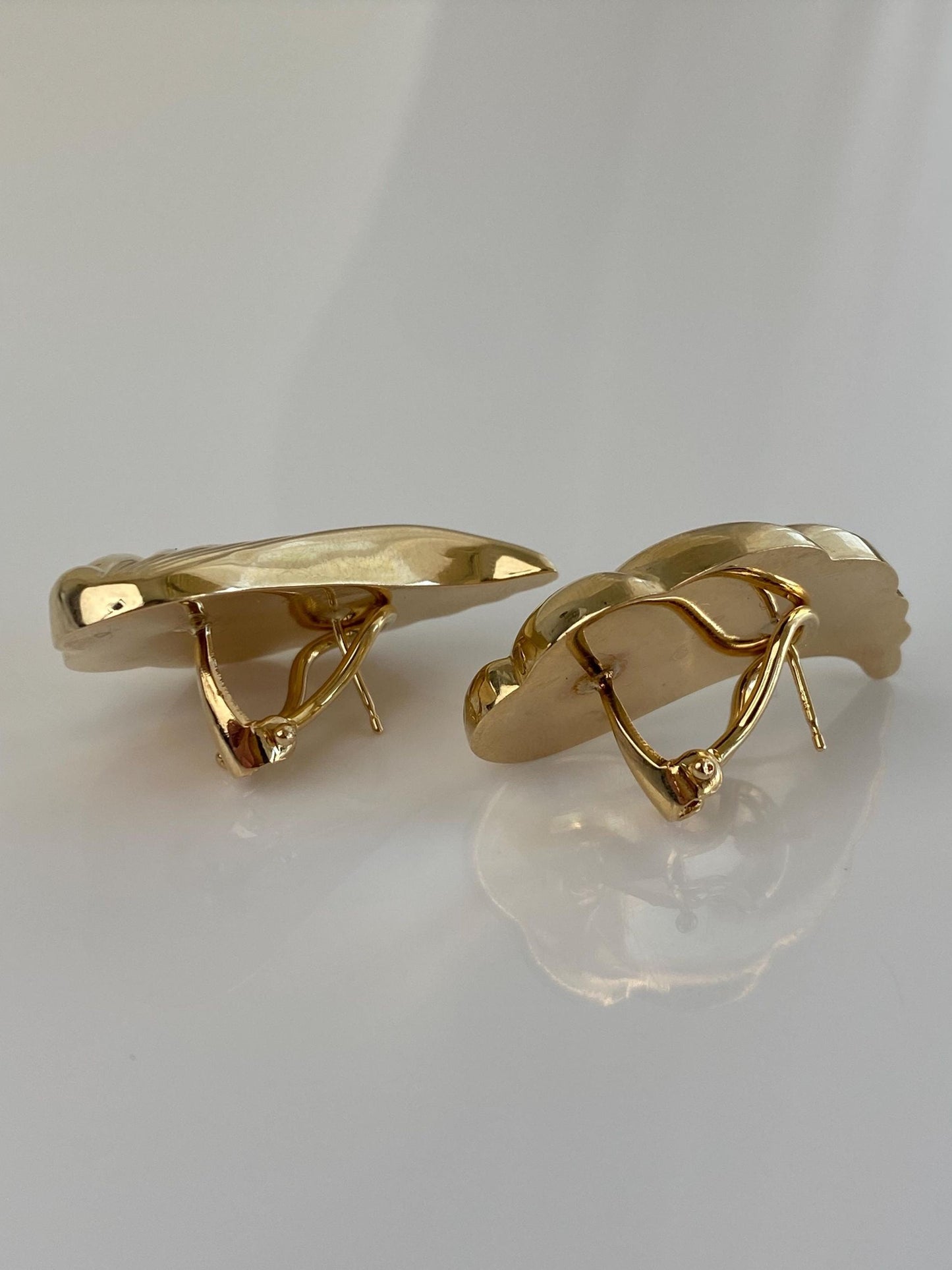 Vintage 14k Yellow Gold Scalloped Twist Design Stud Earrings