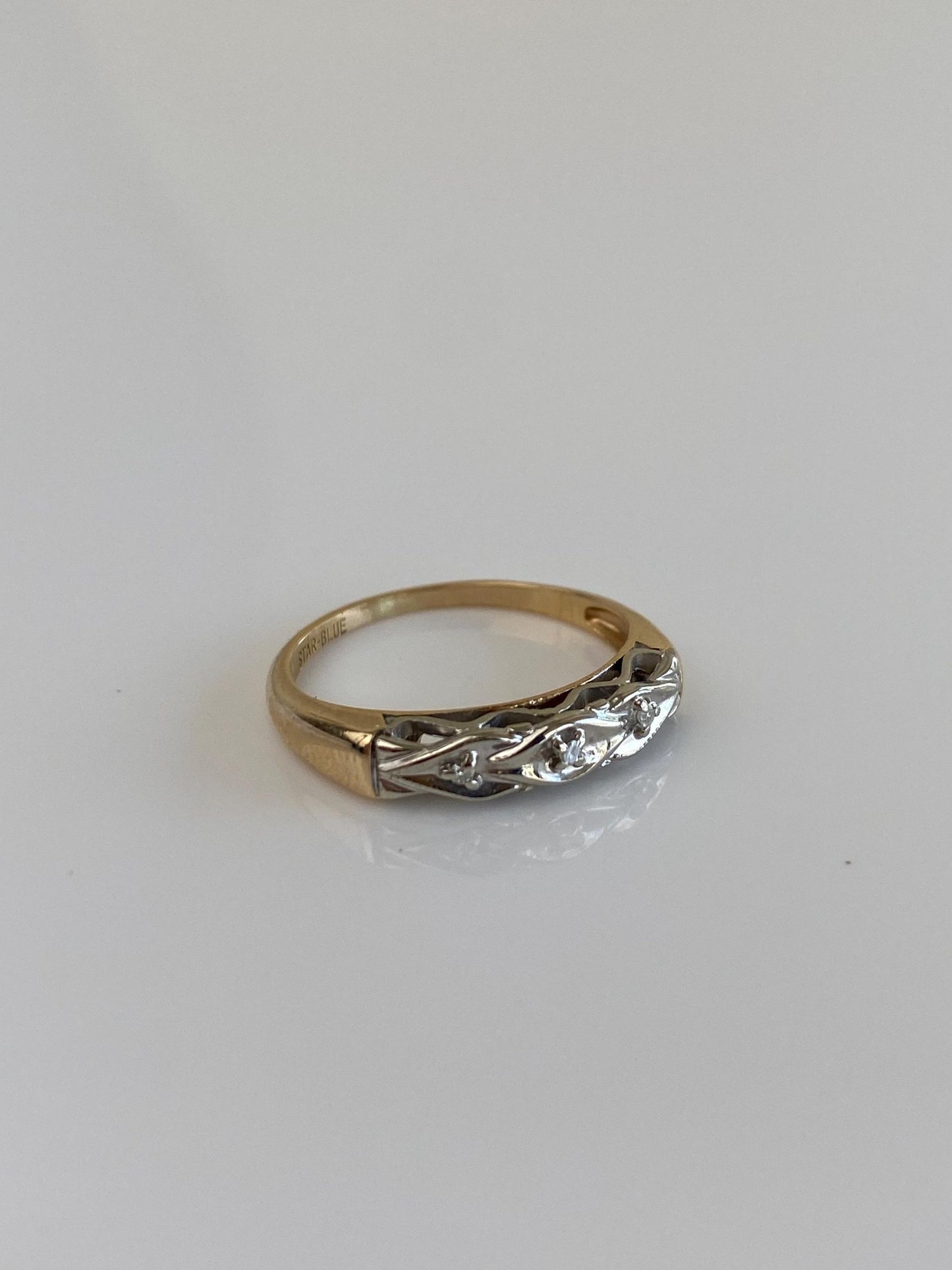 Vintage Solid 14k White & Yellow Gold Diamond Designed Ring - Size 5