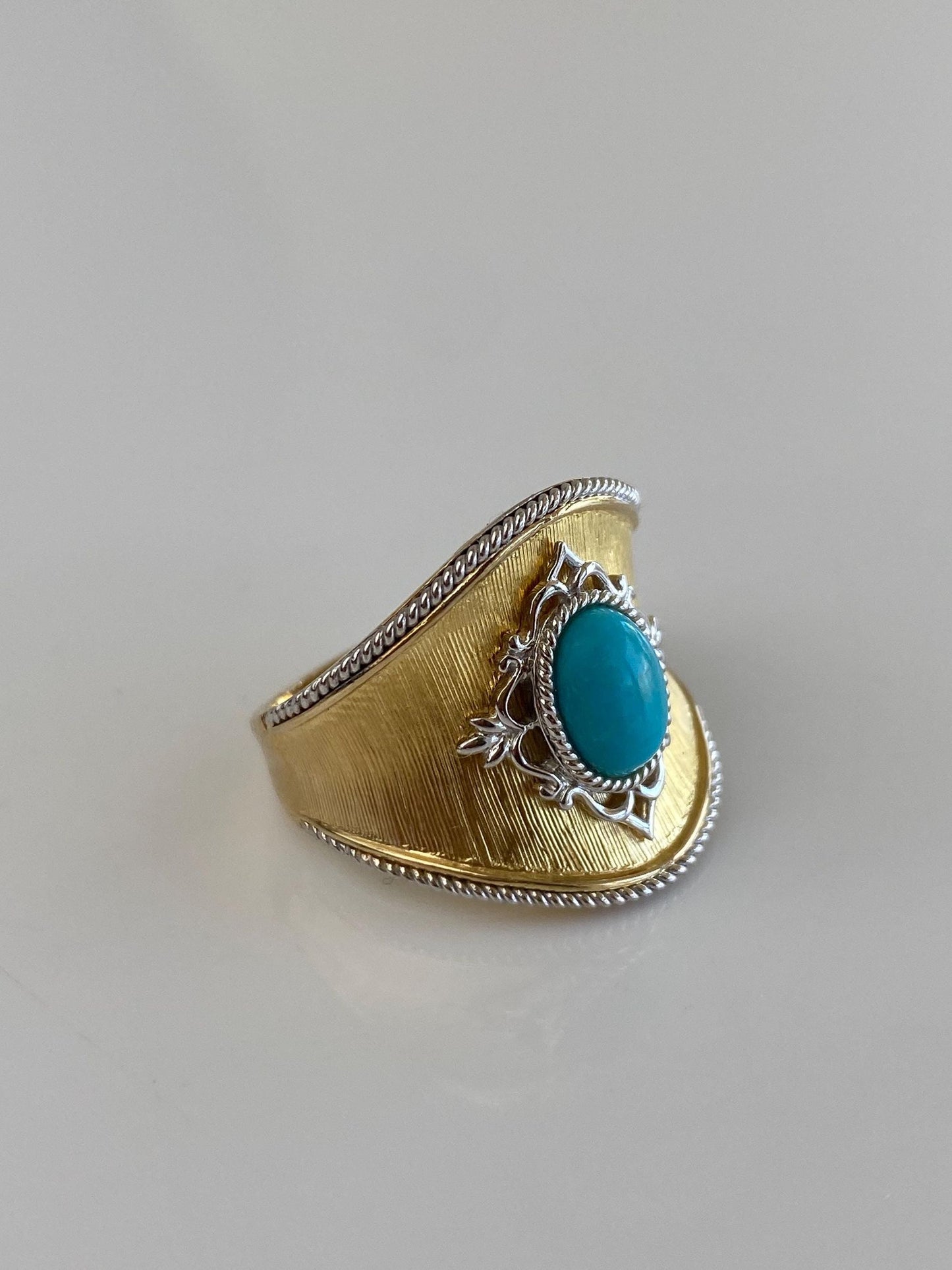 Vintage Solid 14k White & Yellow Gold Turquoise Cabochon Saddle Ring - Size 7.75