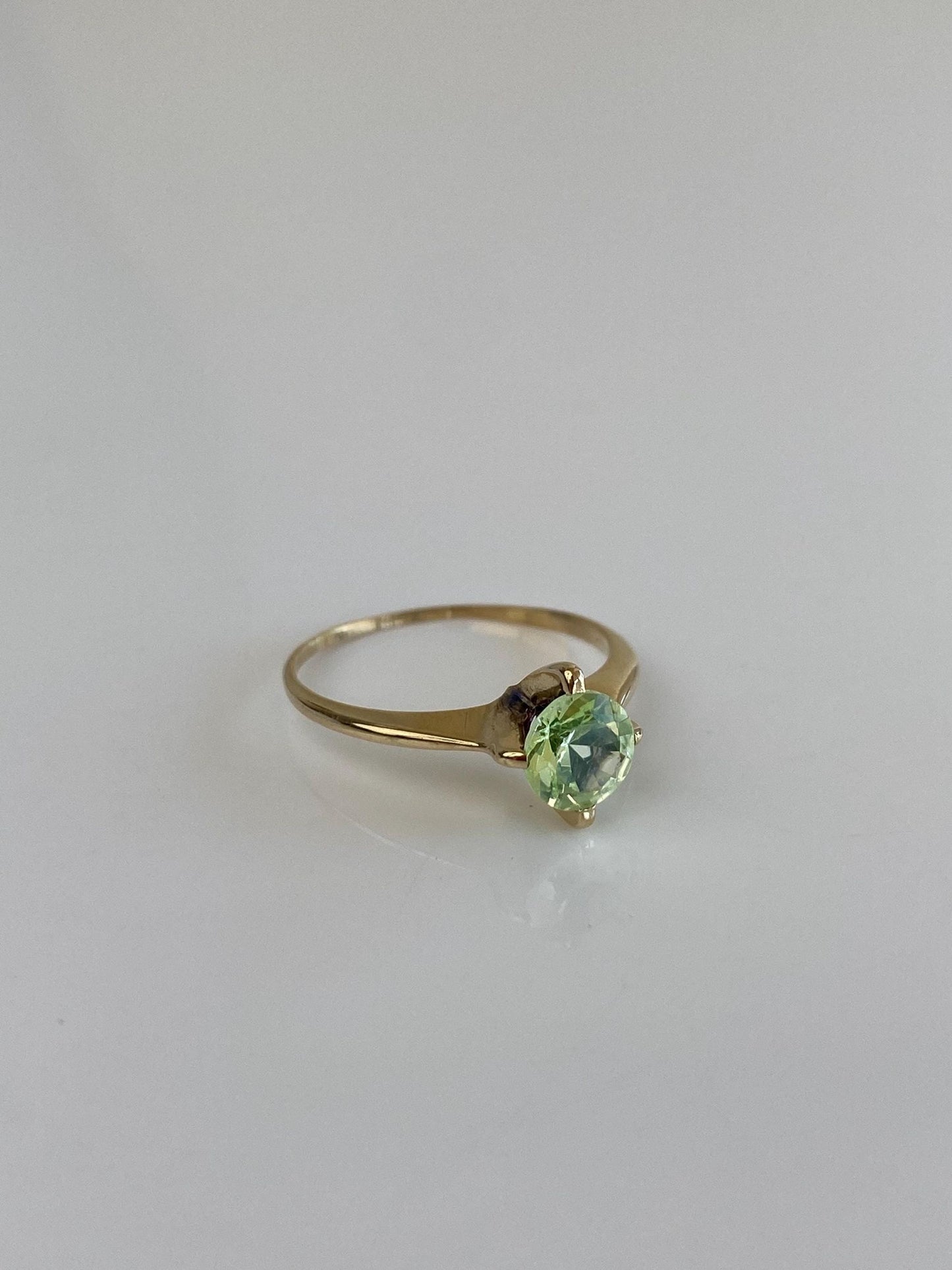 Vintage Solid 10k Yellow Gold Light Green Spinel Ring - Size 7