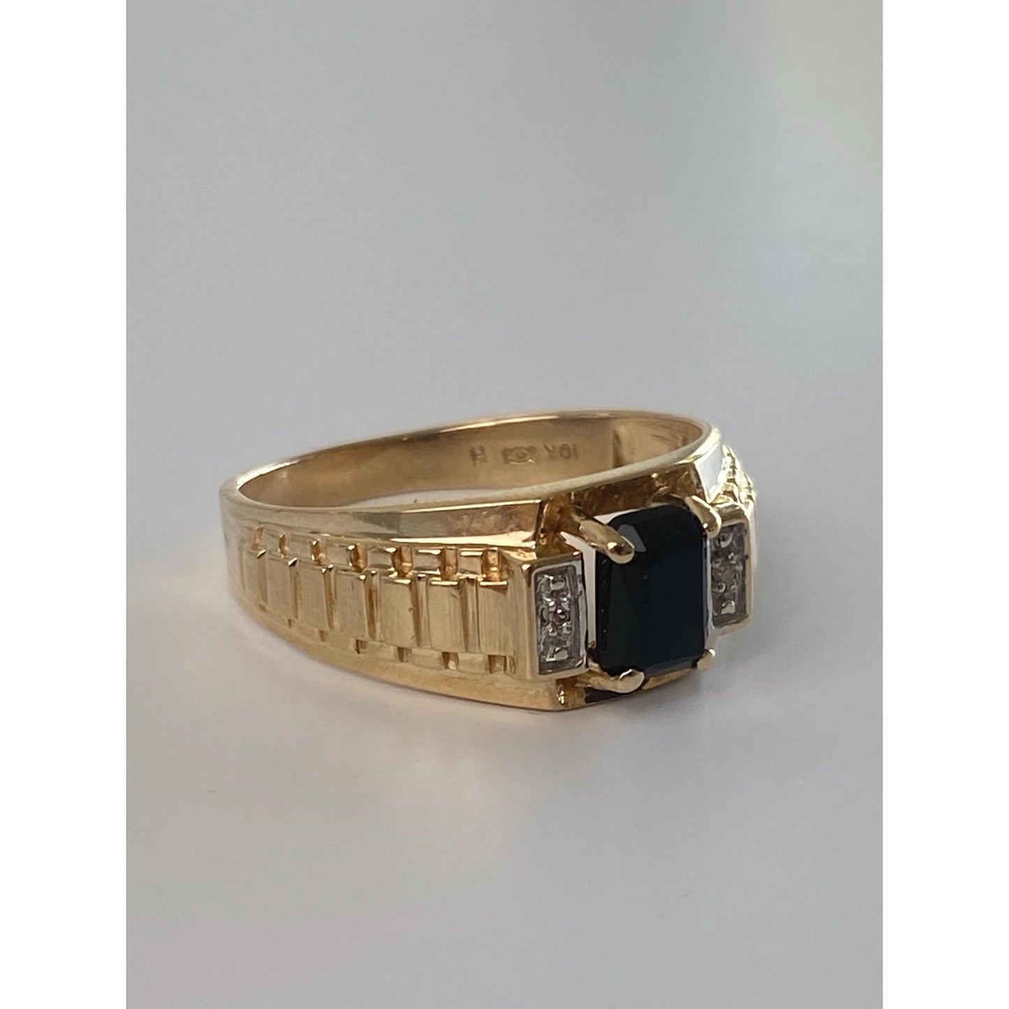 Vintage Solid 10k Yellow Gold Black Onyx Diamond Ring - Size 10.5