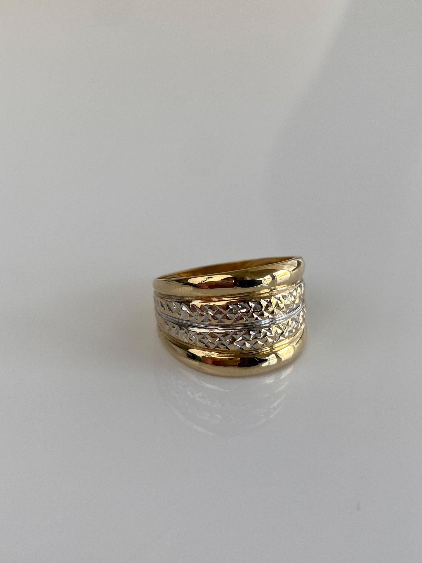Vintage Solid 14k White & Yellow Gold Diamond Cut Ring Band - Size 6.5