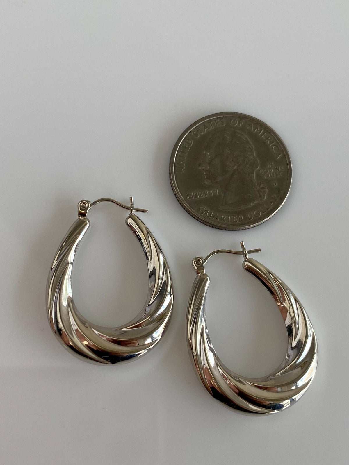 Vintage 14k White Gold Scalloped Hoop Earrings