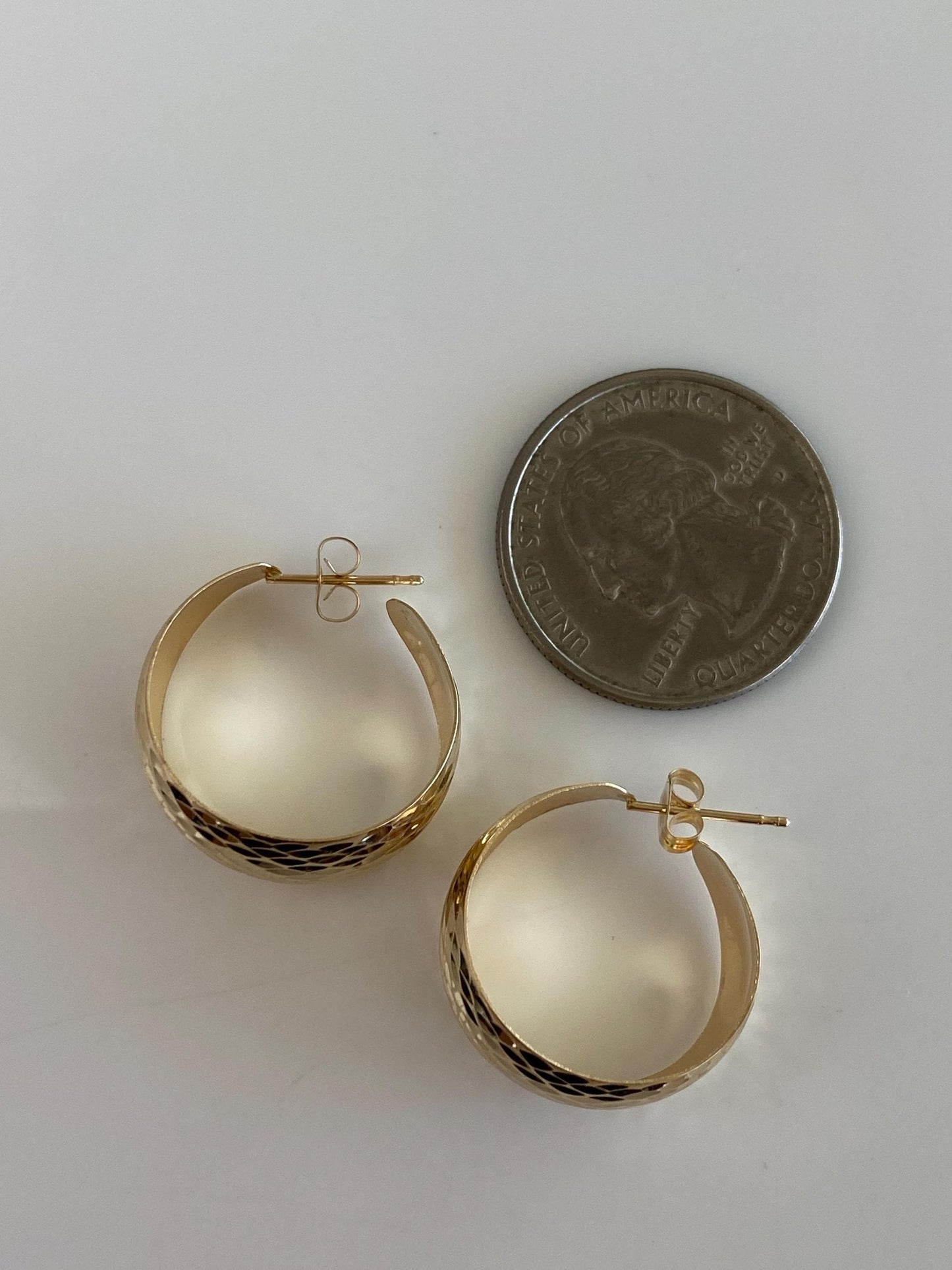 Vintage Solid 14k Yellow Gold Diamond Cut Chunky Hoop Earrings
