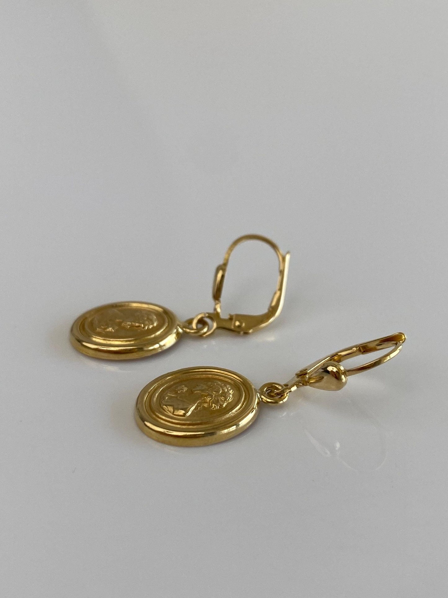 Vintage Solid 18k Yellow Gold Cameo Dangle Earrings