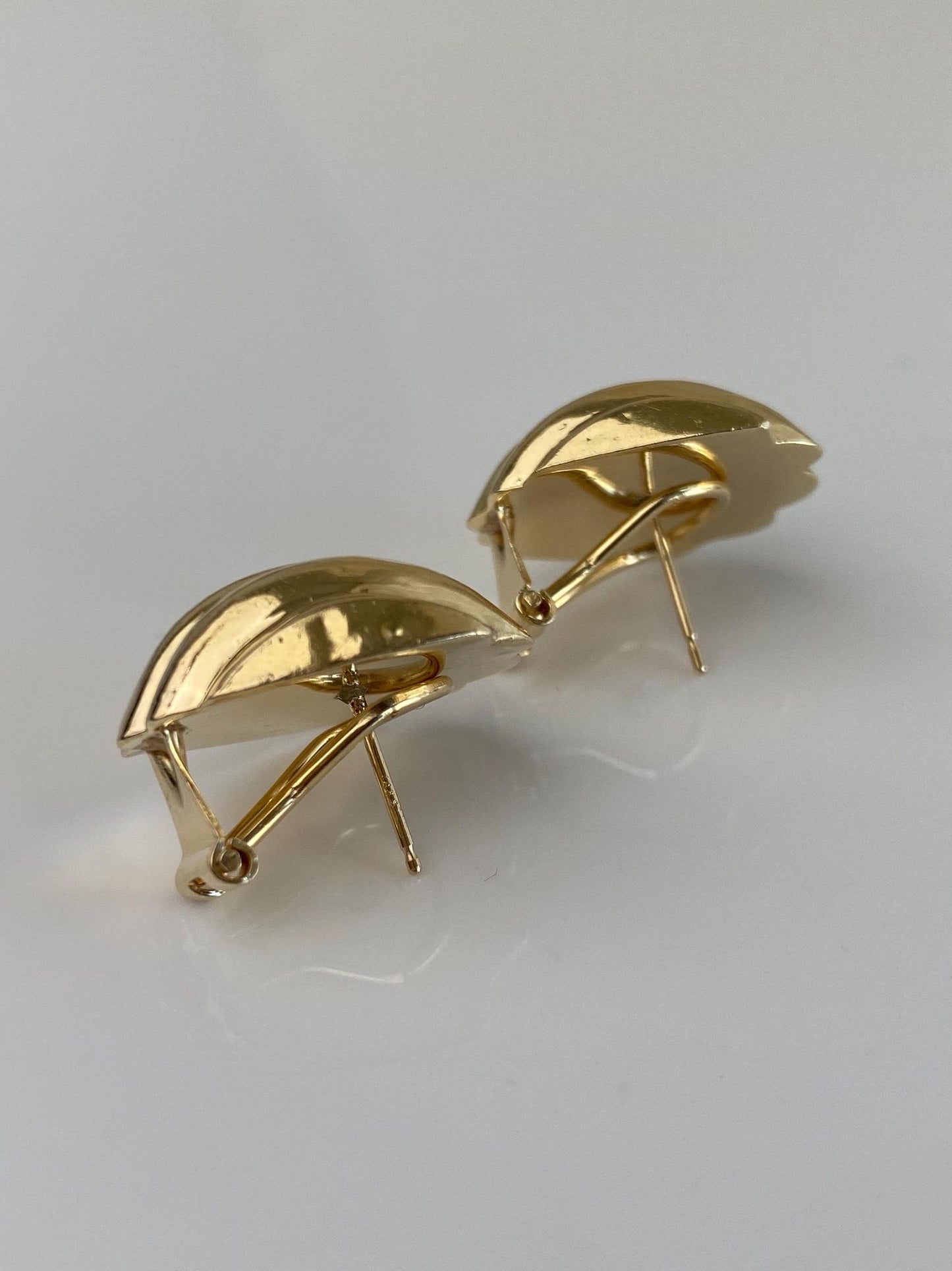 Vintage 14k Yellow Gold Fluted Domed Stud Earrings