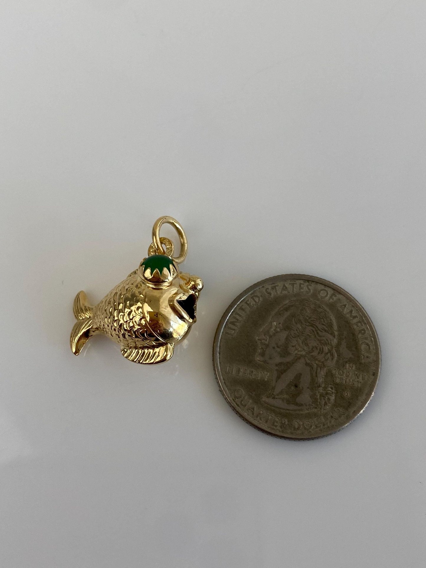 Vintage 18k Yellow Gold Green Chalcedony Fish Charm