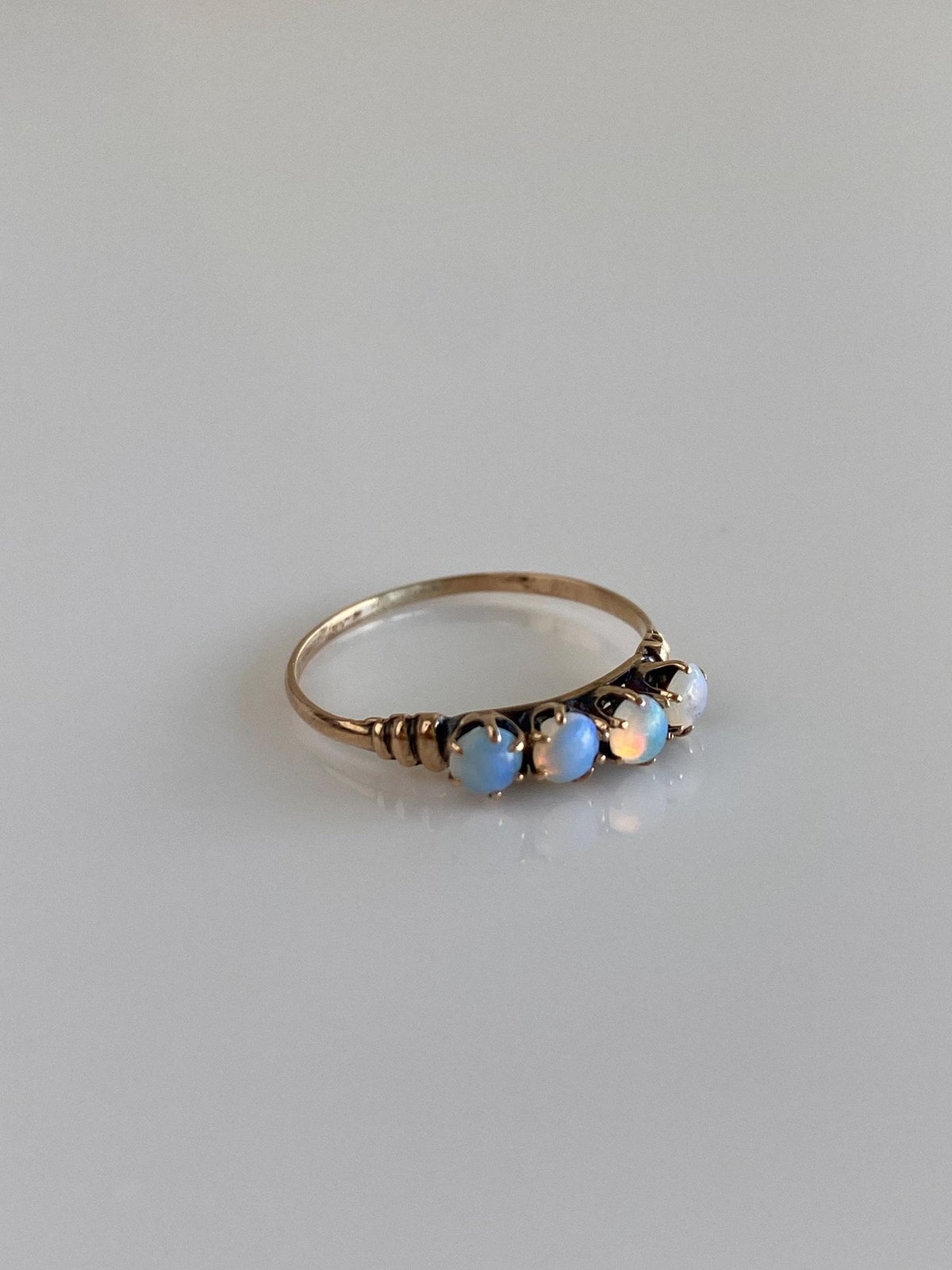 Vintage Solid 8k Yellow Gold Opal Row Ring - Size 5