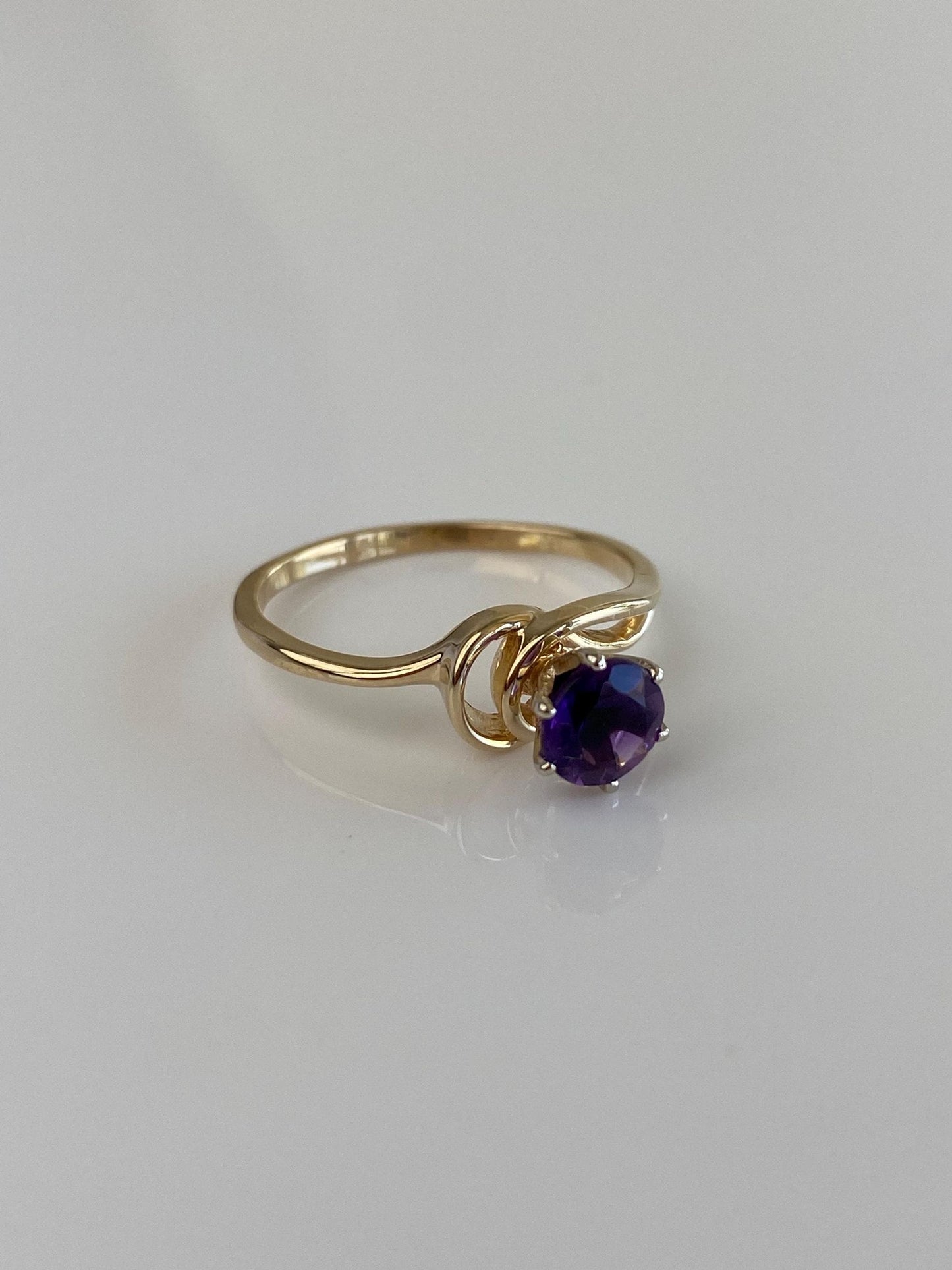 Vintage Solid 14k Yellow Gold Amethyst Ring - Size 8