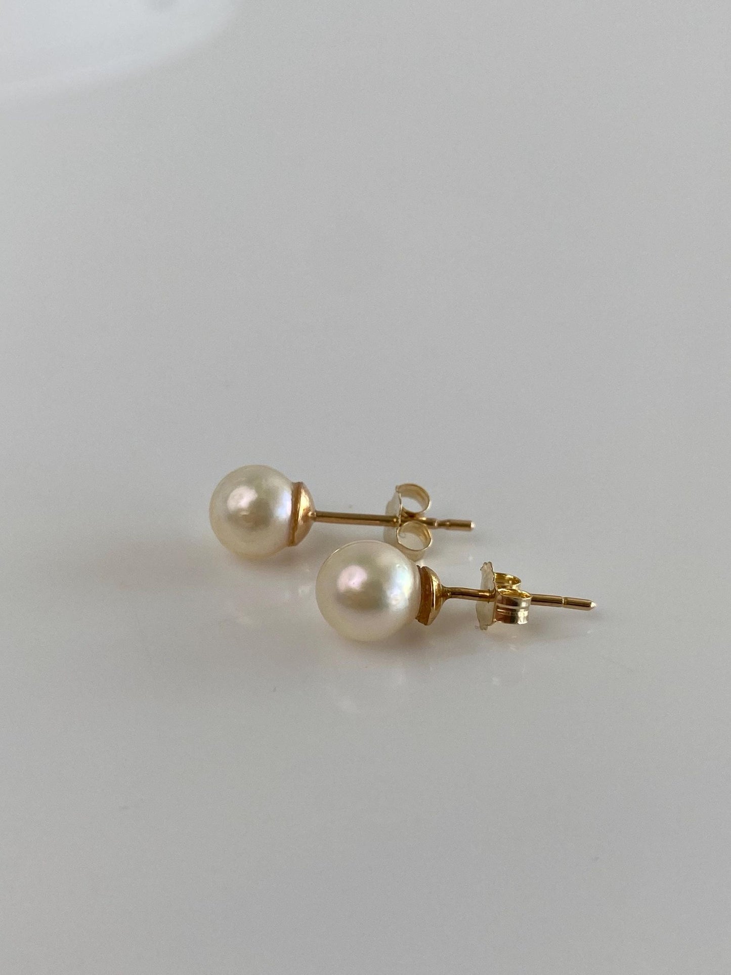 Vintage Solid 14k Yellow Gold Pearl Stud Earrings