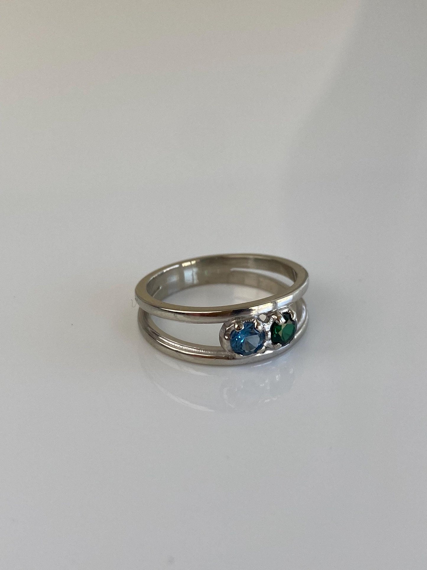 Vintage Solid 14k White Gold Topaz Green Spinel Ring Band - Size 6.25