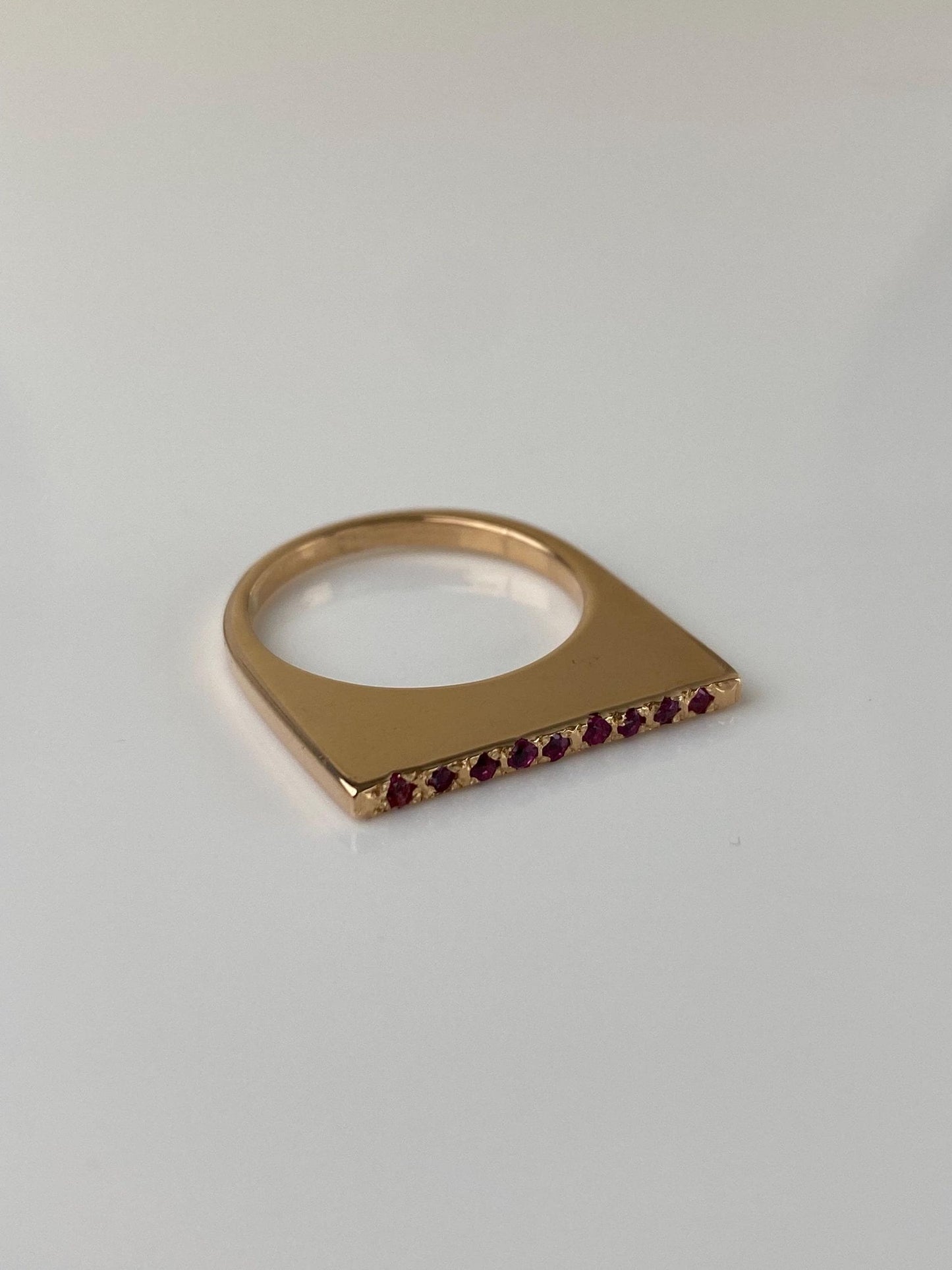 Vintage Solid 14k Yellow Gold Pink Sapphire Row Flat Edge Ring - Size 6.75