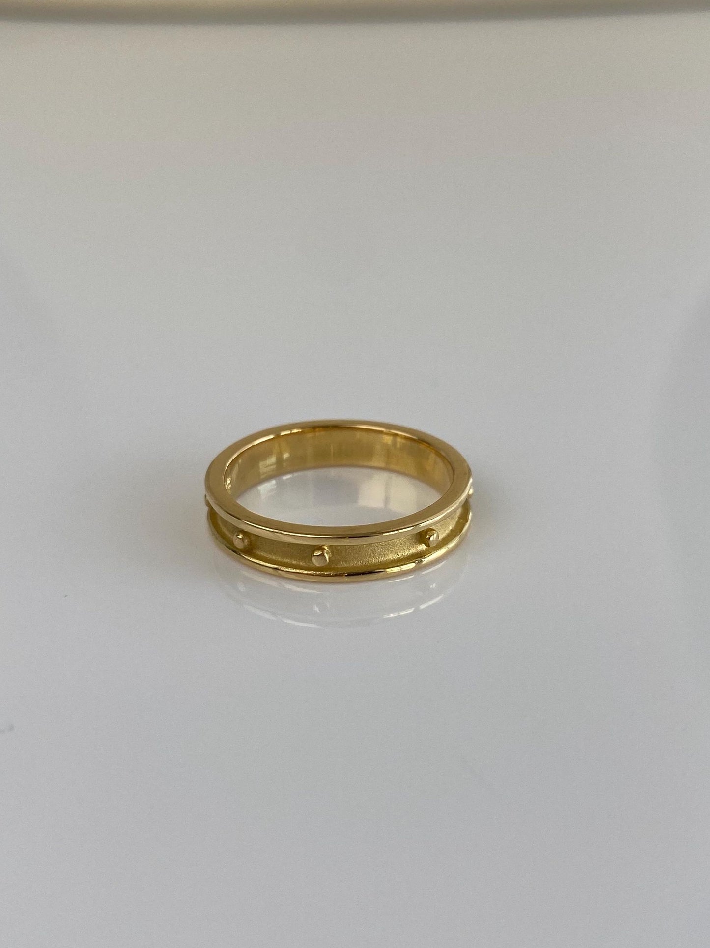 Vintage Solid 18k Yellow Gold Ball Design Ring Band - Size 6.5