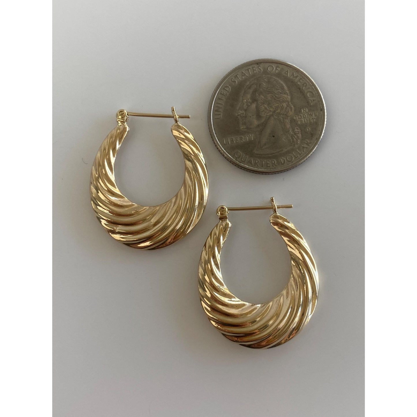 Vintage 14k Yellow Gold Scalloped Twist Hoop Earrings