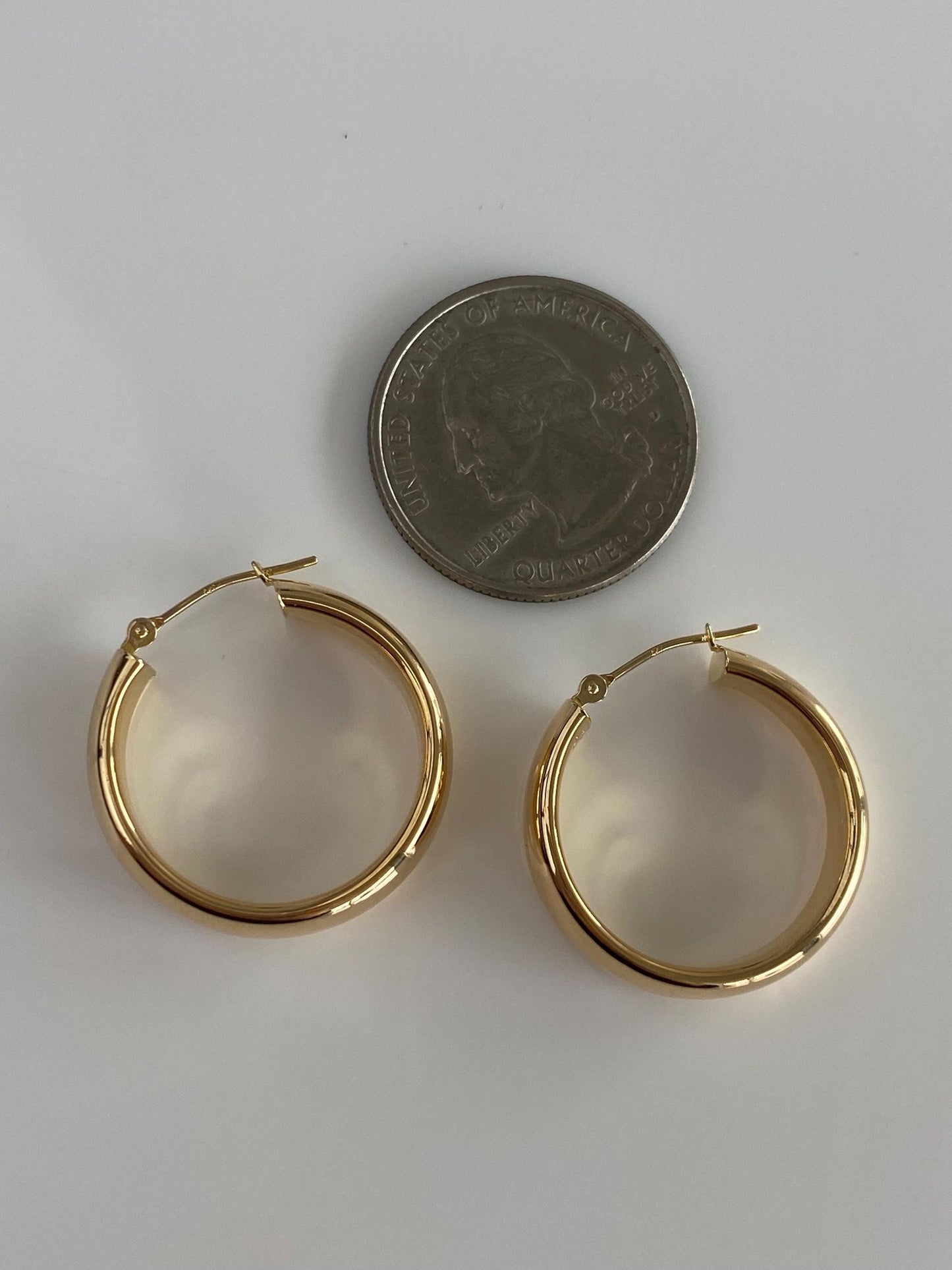 Vintage 18k Yellow Gold Hoop Earrings