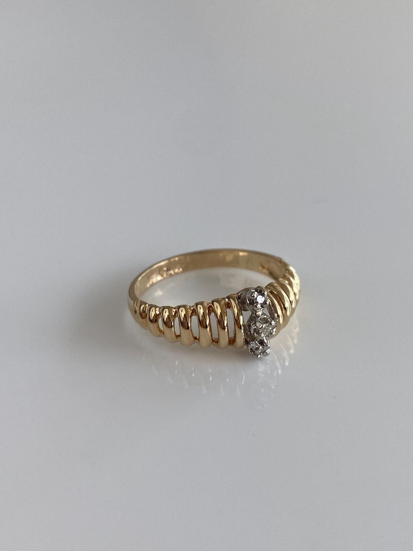 Solid 14k White & Yellow Gold Diamond Scalloped Ring Band - Size 6.25
