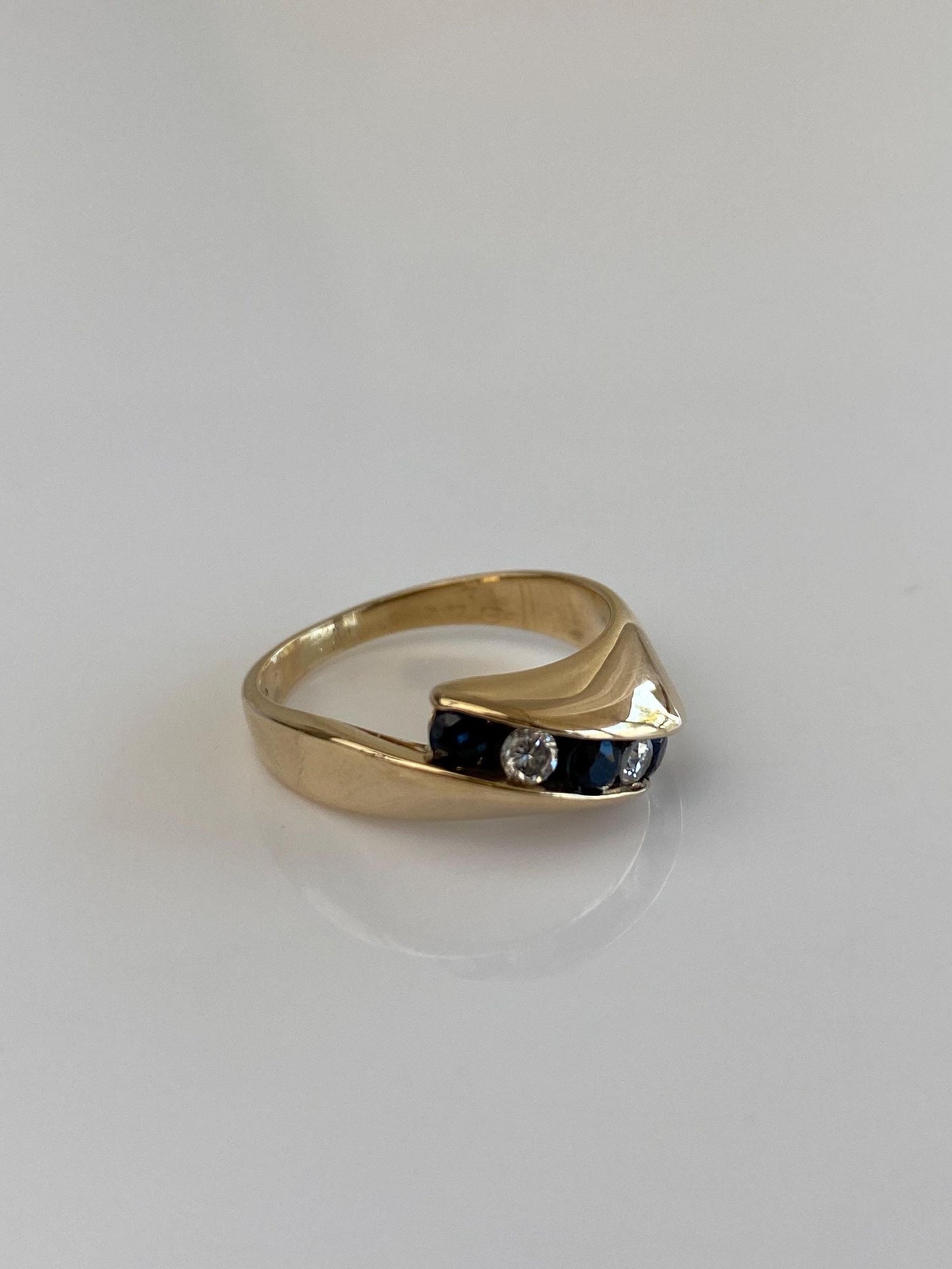 Vintage Solid 10k Yellow Gold Diamond Blue Sapphire Twist Ring - Size 5.75