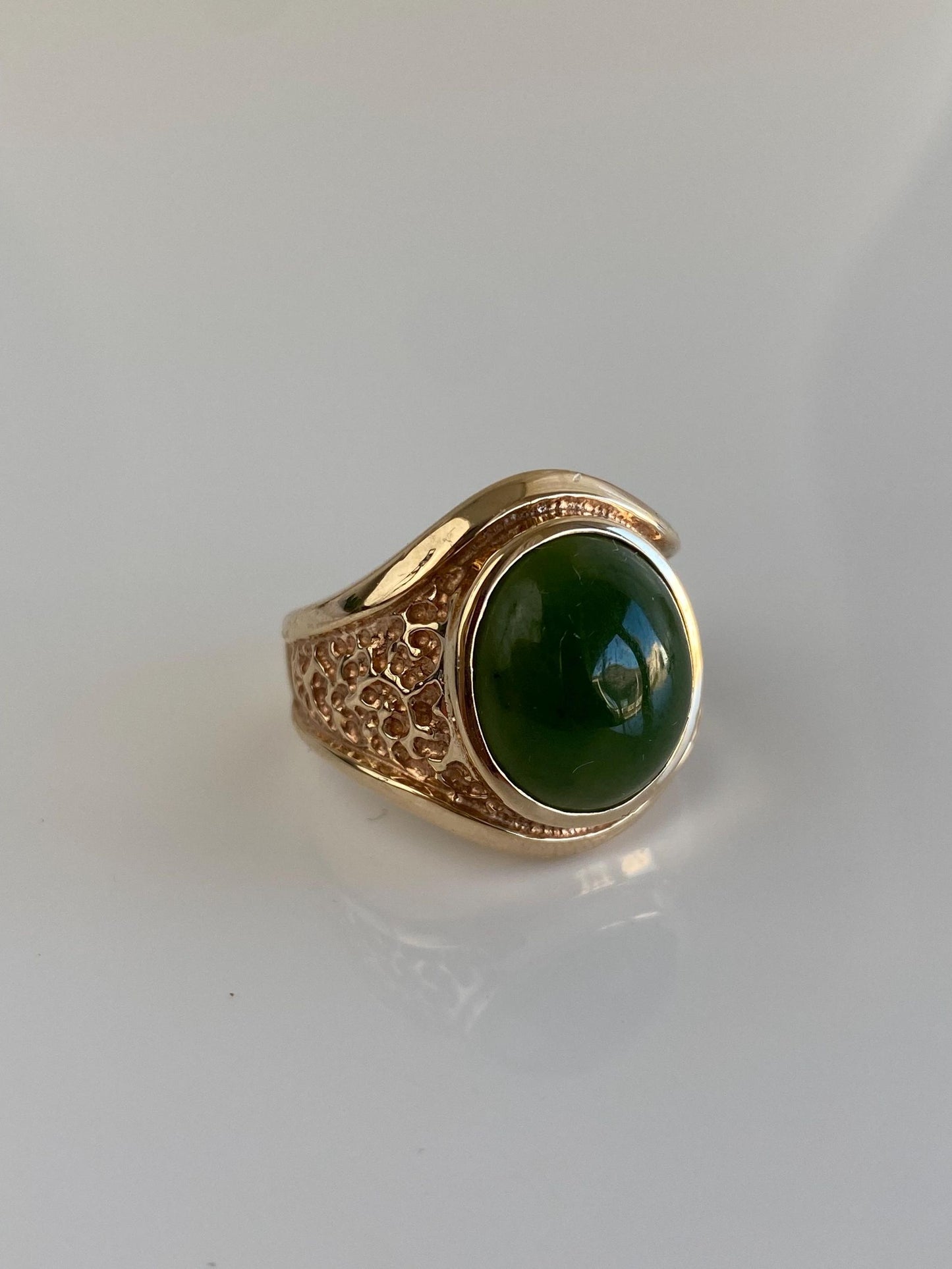 Vintage Solid 9k Yellow Gold Nephrite Signet Ring - Size 7