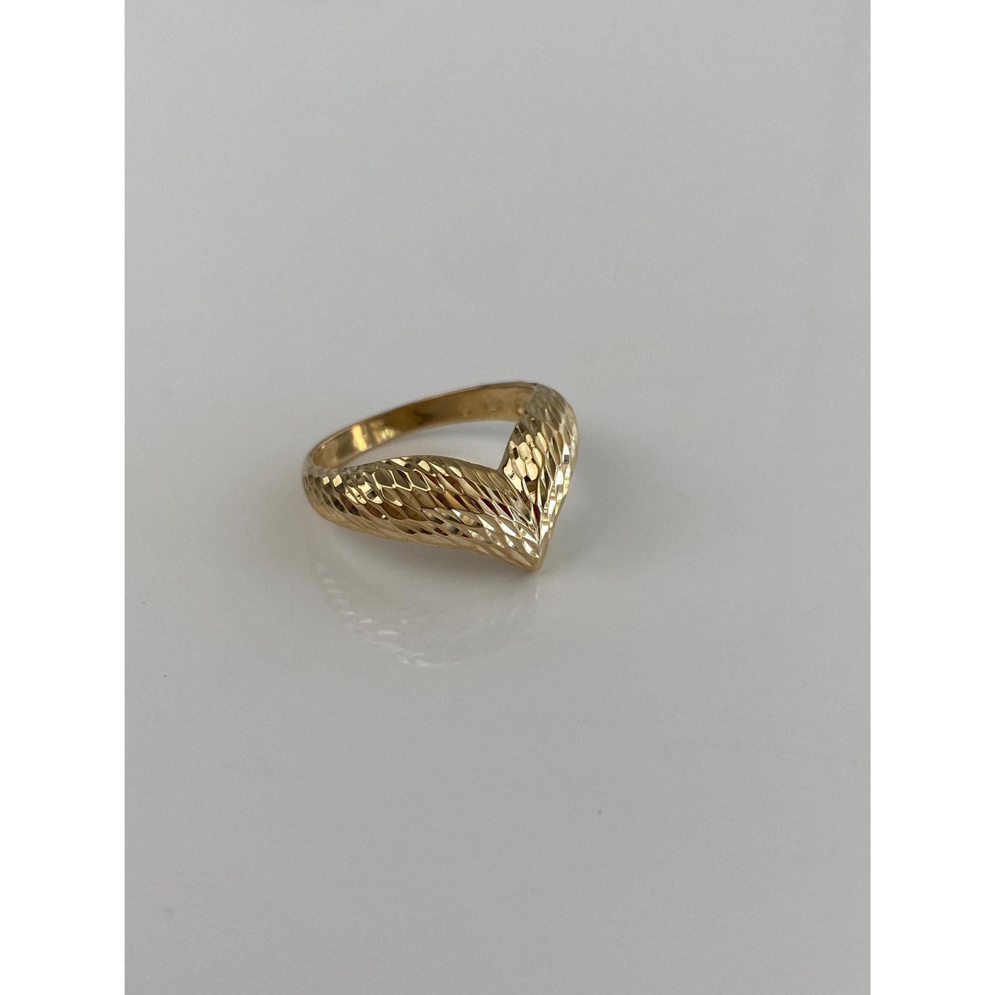 Vintage Solid 14k Yellow Gold Diamond Cut Chevron Ring - Size 5.75