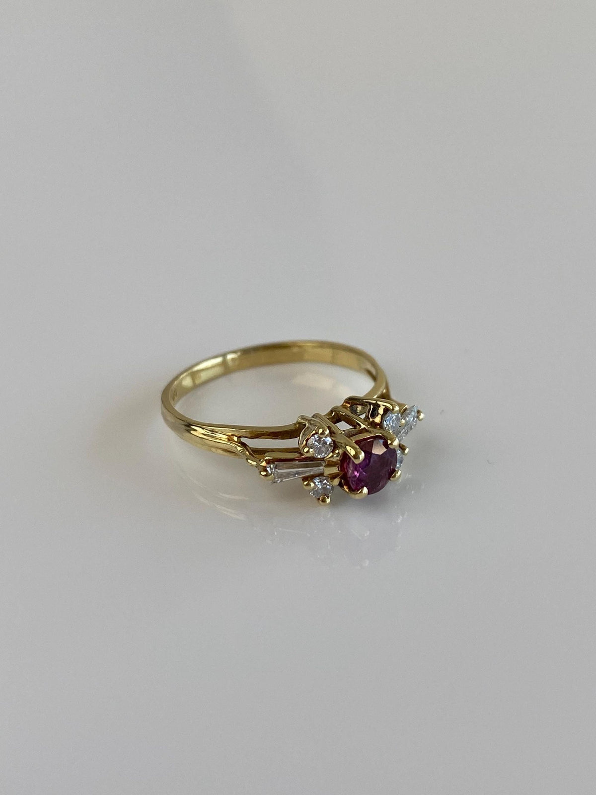Vintage Solid 18k Yellow Gold Ruby Diamonds Ring - Size 6.25