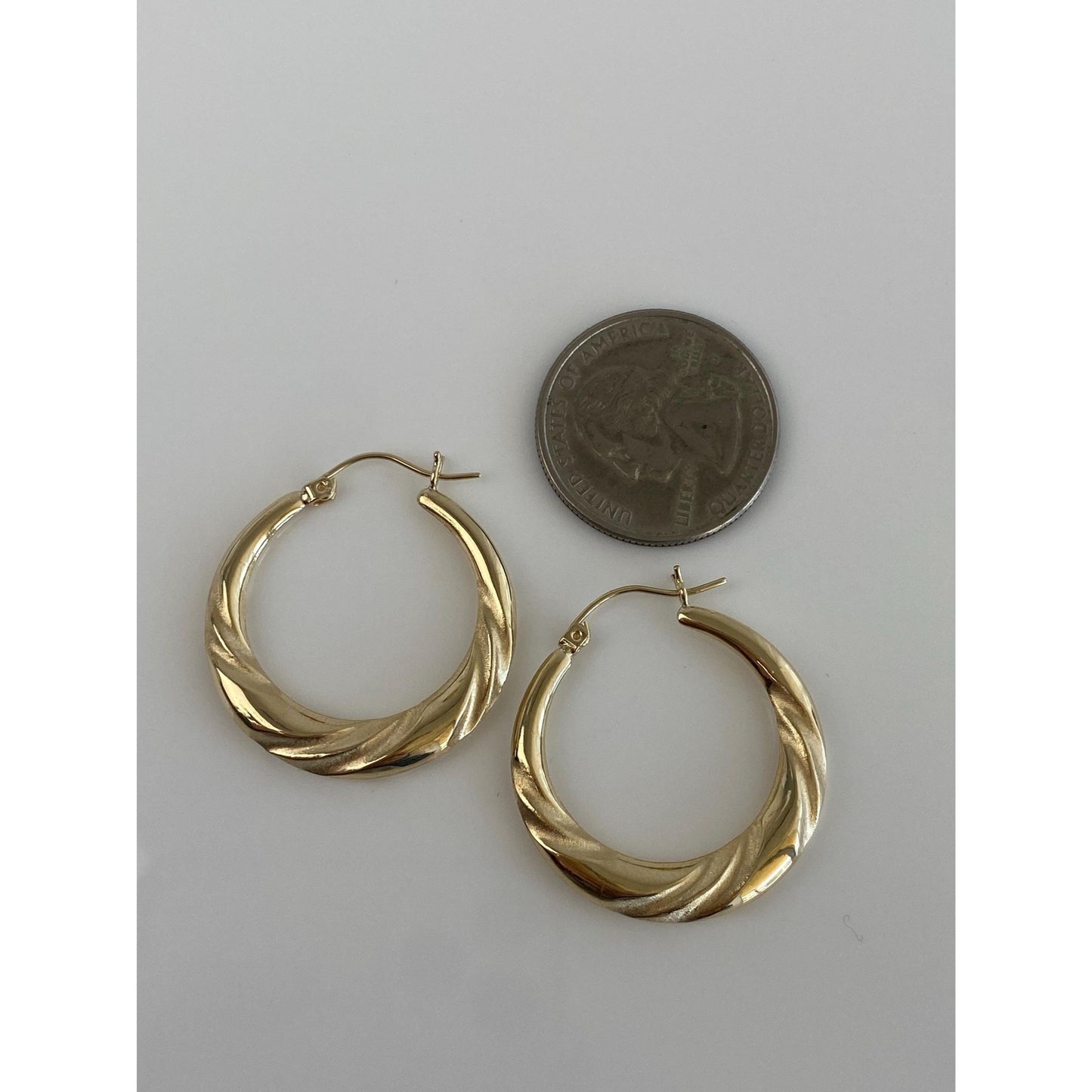 Vintage 14k Yellow Gold Scalloped Design Hoop Earrings