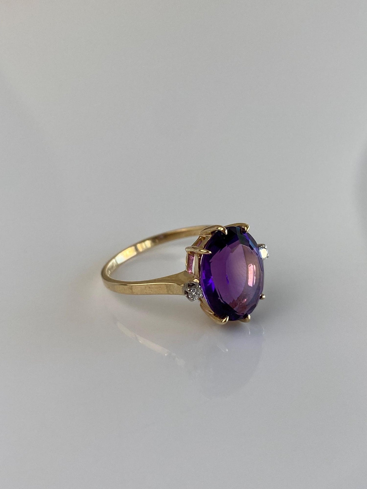 Vintage Solid 14k Yellow Gold Amethyst Diamonds Ring - Size 7.75