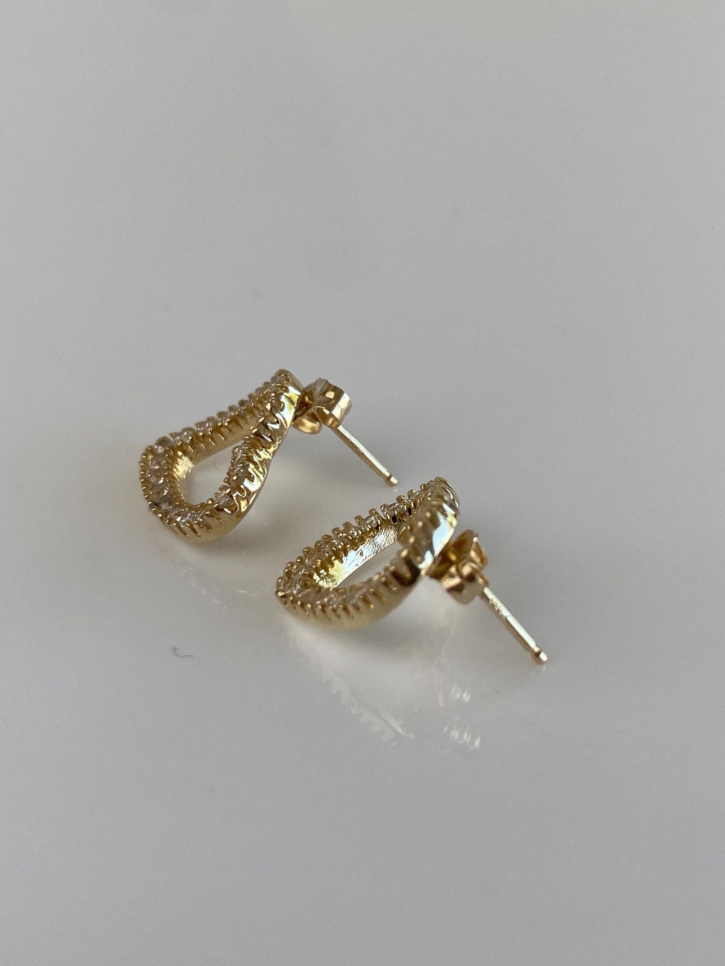 Vintage Solid 14k Yellow Gold Clear Cubic Zirconia Heart Stud Earrings