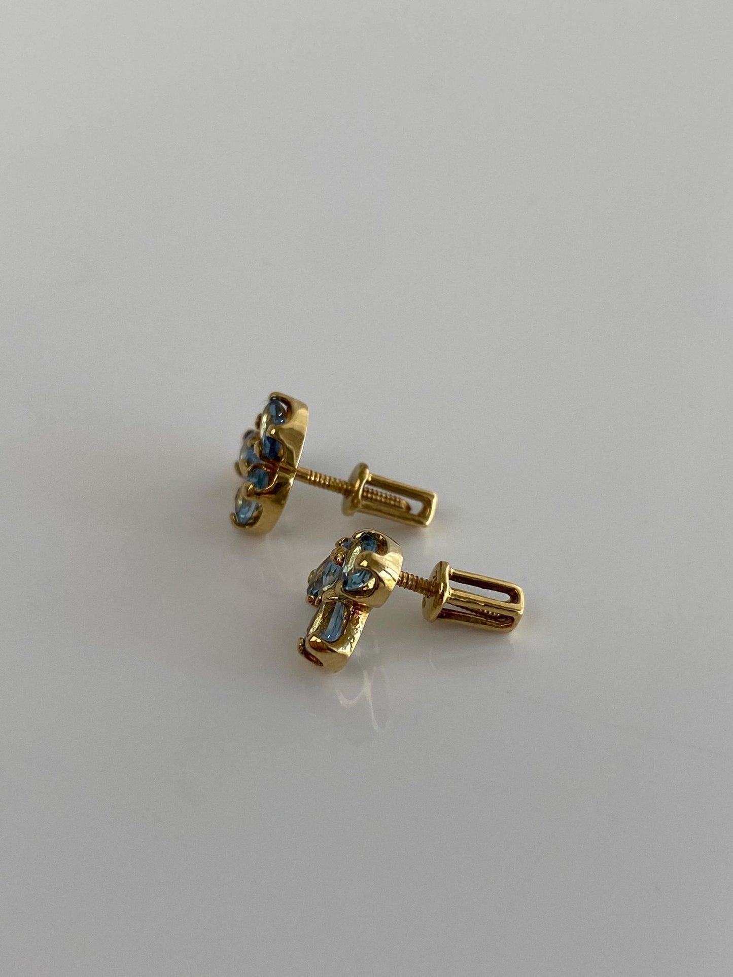 Vintage Solid 18k Yellow Gold Aquamarine Stud Earrings