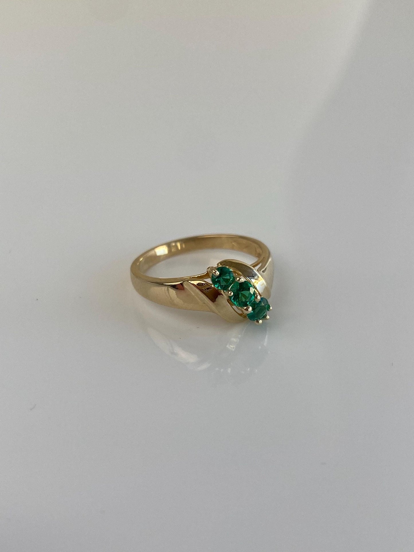 Vintage Solid 14k Yellow Gold Green Cubic Zirconia Ring - Size 5.5