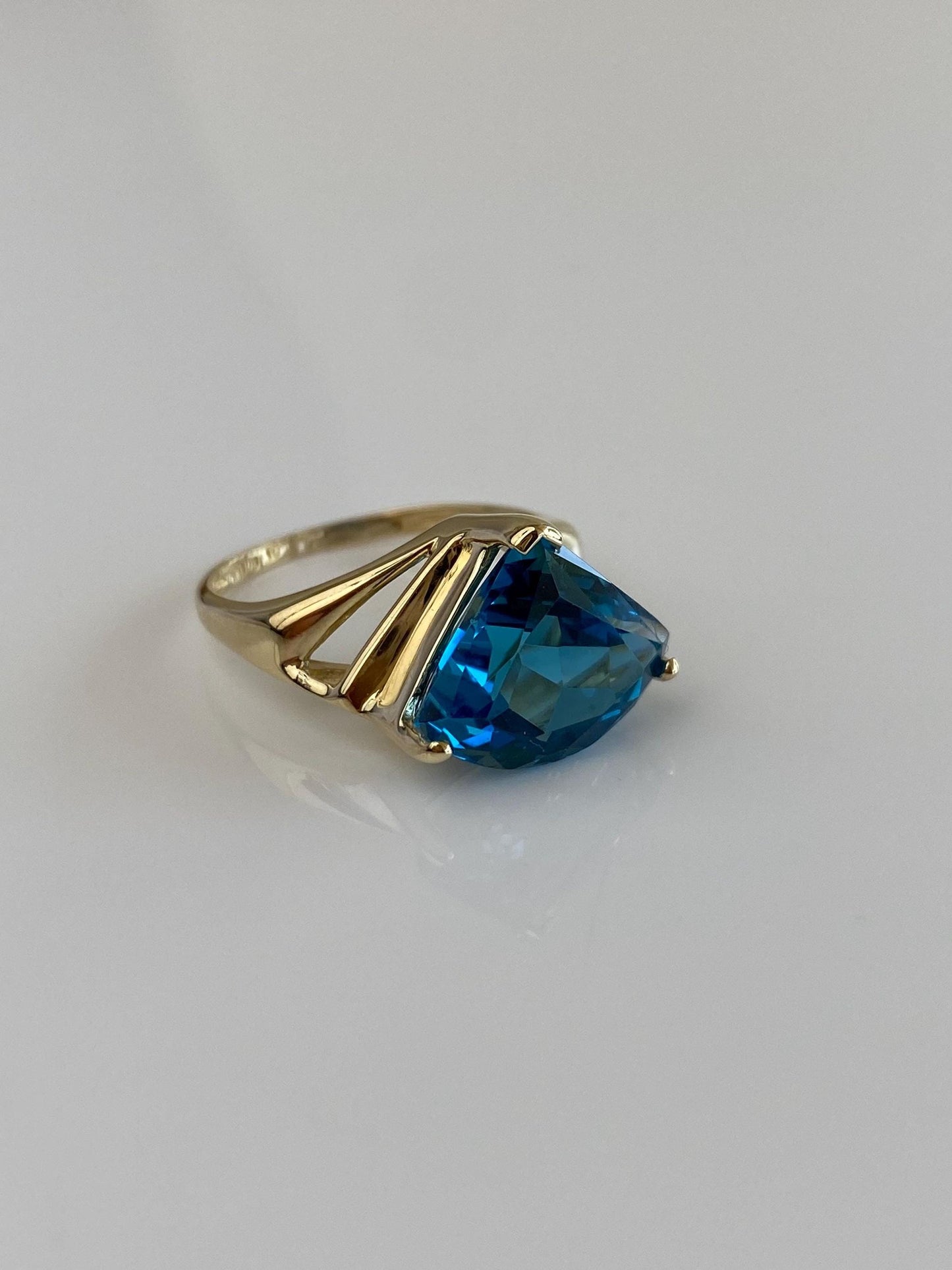 Vintage Solid 14k Yellow Gold Topaz Triangle Ring - Size 7.25