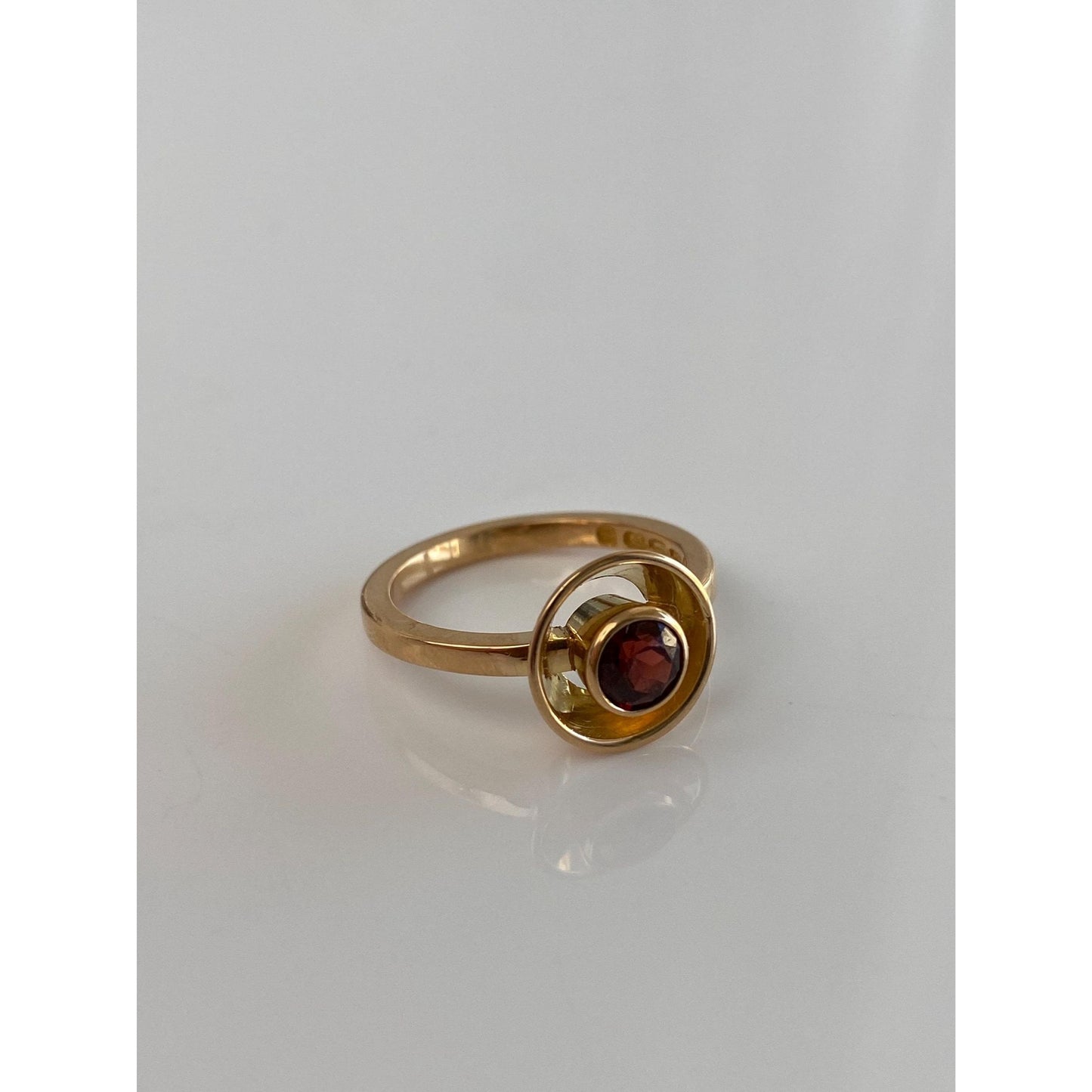 Vintage Solid 18k Yellow Gold Garnet Ring - Size 6.25