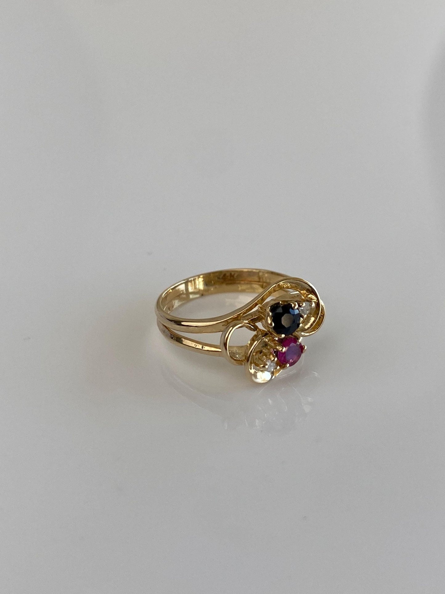 Vintage Solid 14k Yellow Gold Clear Sapphire Blue & Pink Spinel Ring - Size 2.75
