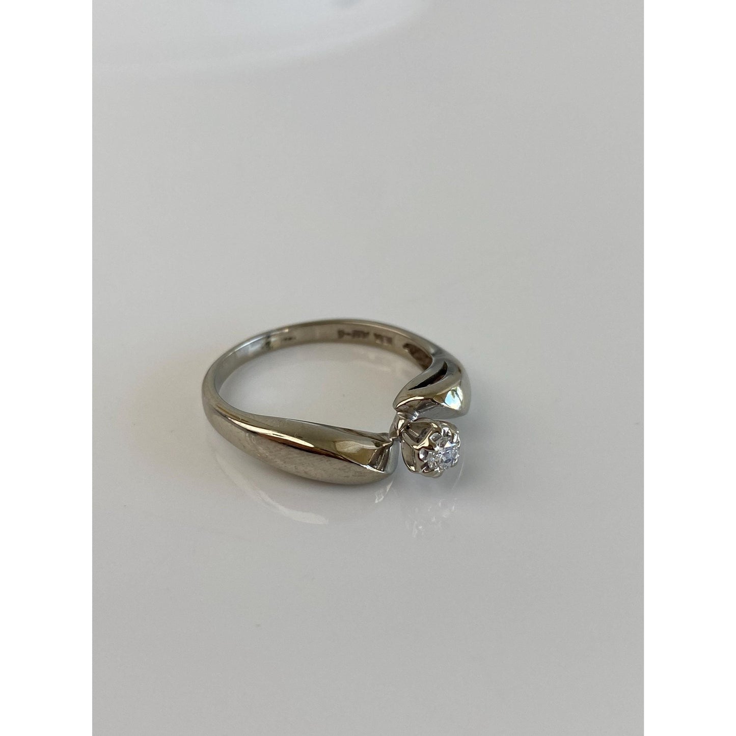 Vintage Solid 10k White Gold Diamond Twist Ring - Size 8