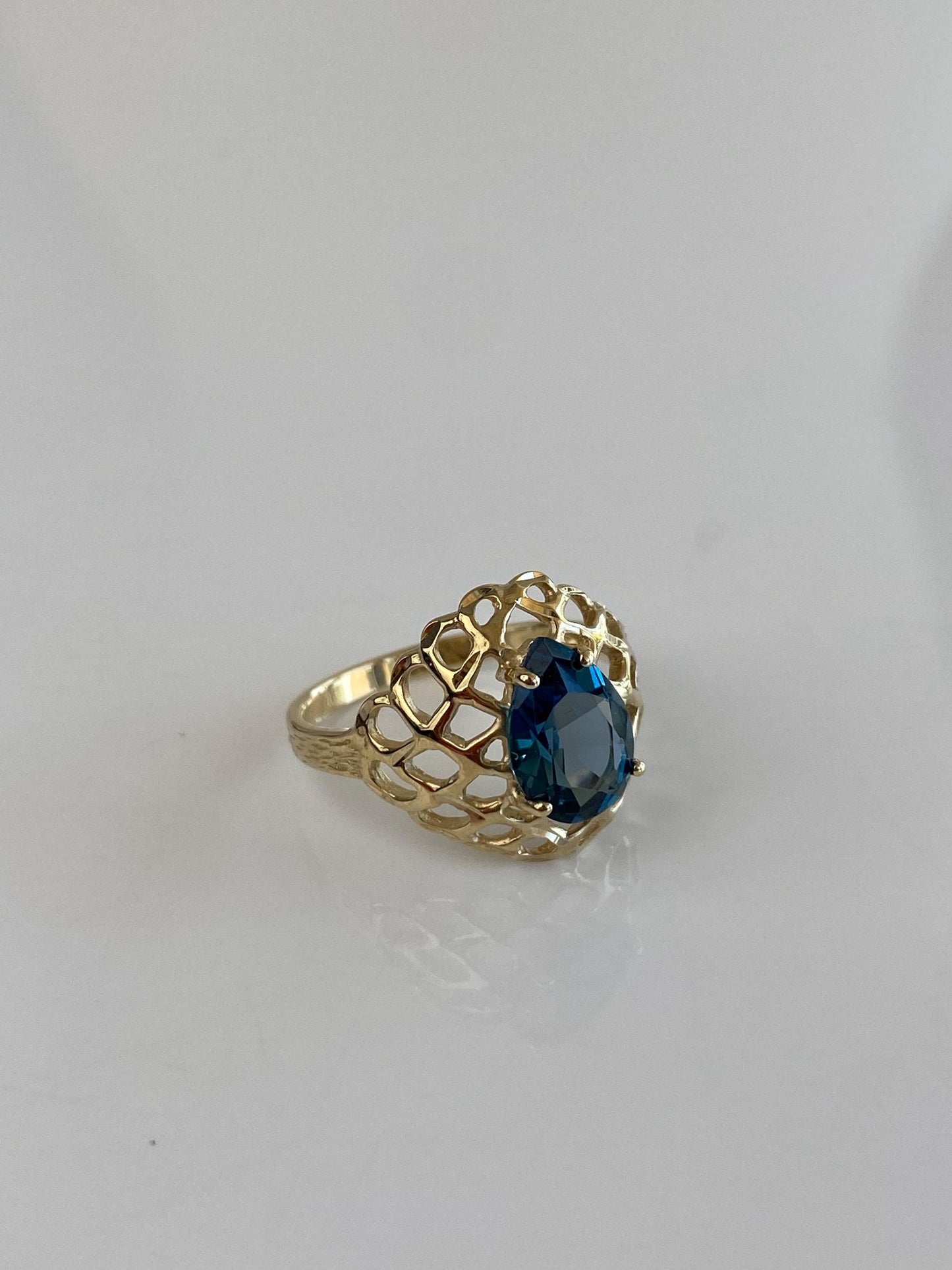 Vintage Solid 10k Yellow Gold Topaz Open Weave Ring - Size 7.5