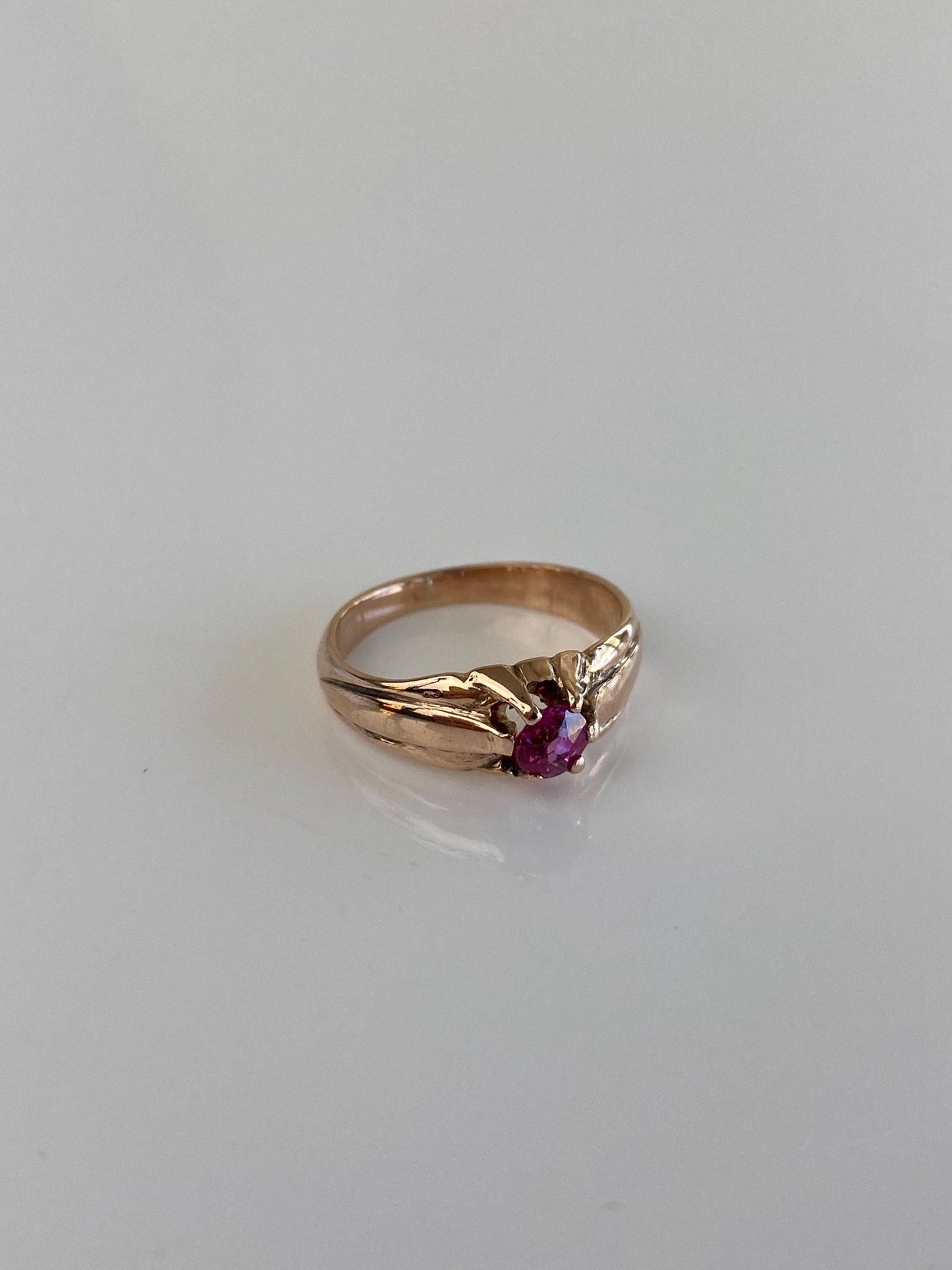 Vintage Solid 9k Rosey Gold Pink Sapphire Ring - Size 4.25