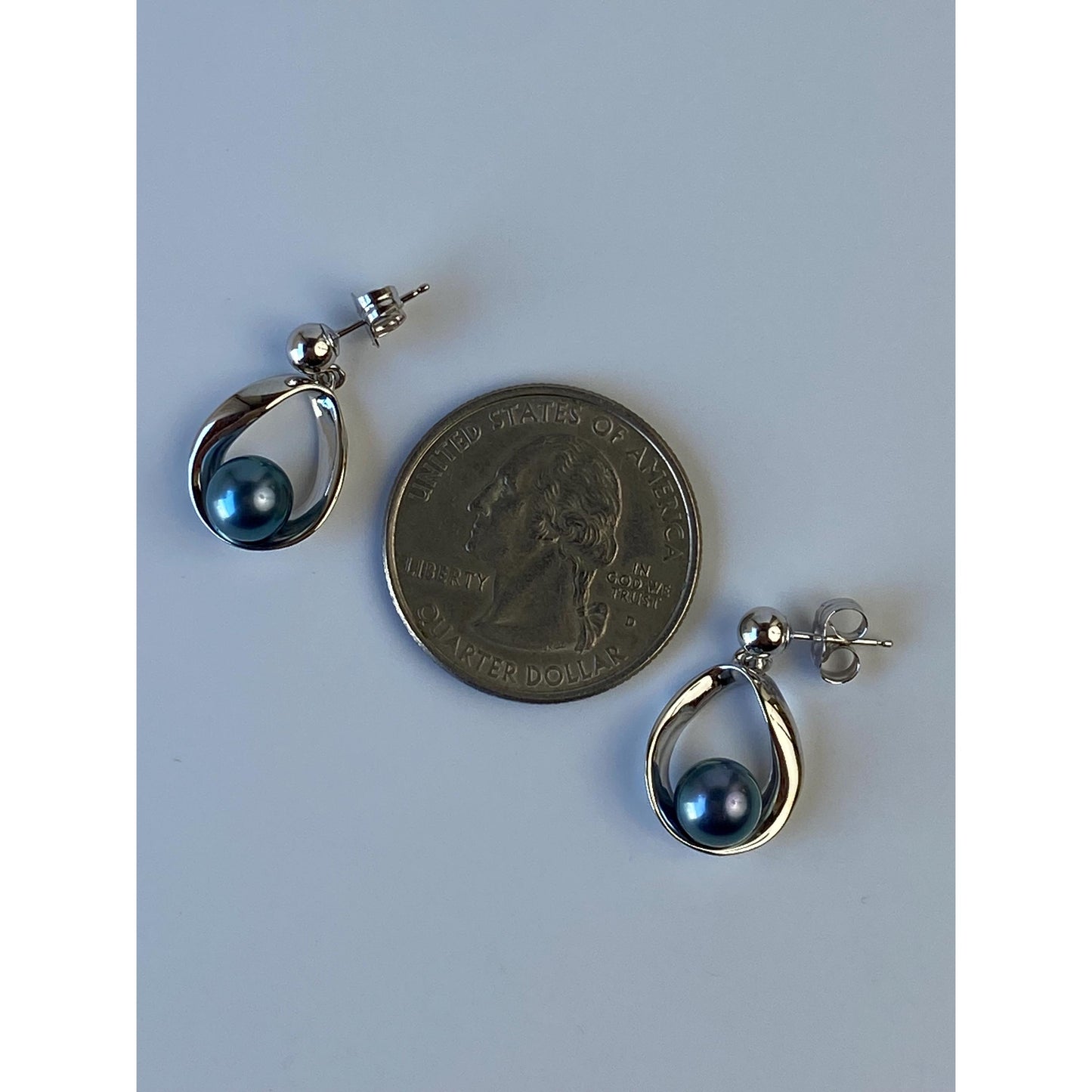 Vintage Solid 14k White Gold Peacock Pearl Dangle Earrings