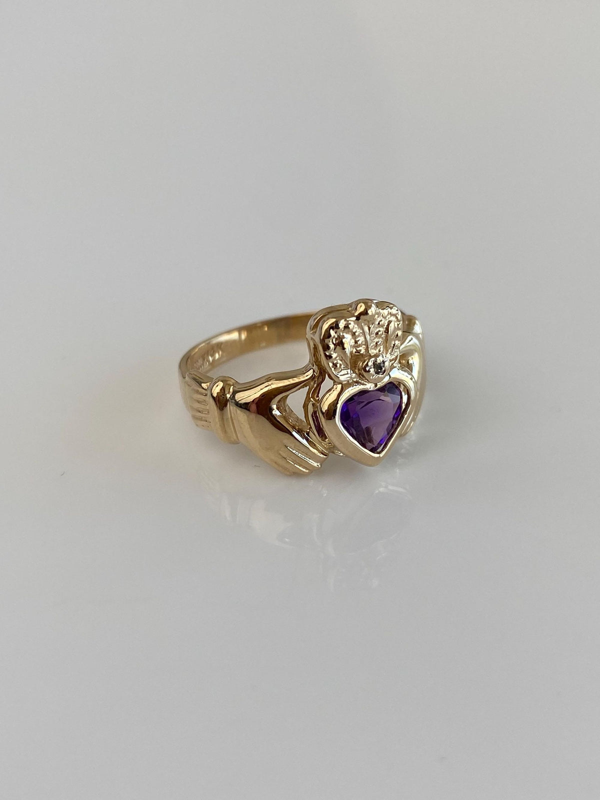 Vintage Solid 14k Yellow Gold Amethyst Heart Claddaugh Ring - Size 6.5