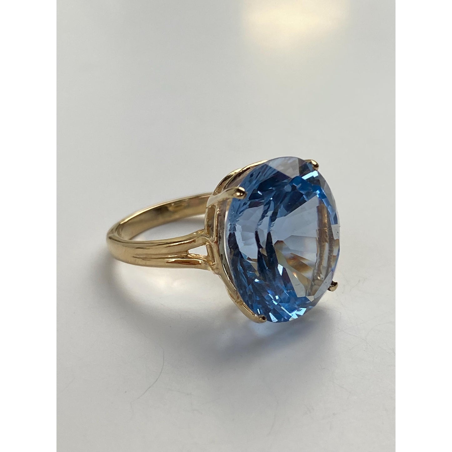 Vintage Solid 14k Yellow Gold Light Blue Topaz Ring - Size 9