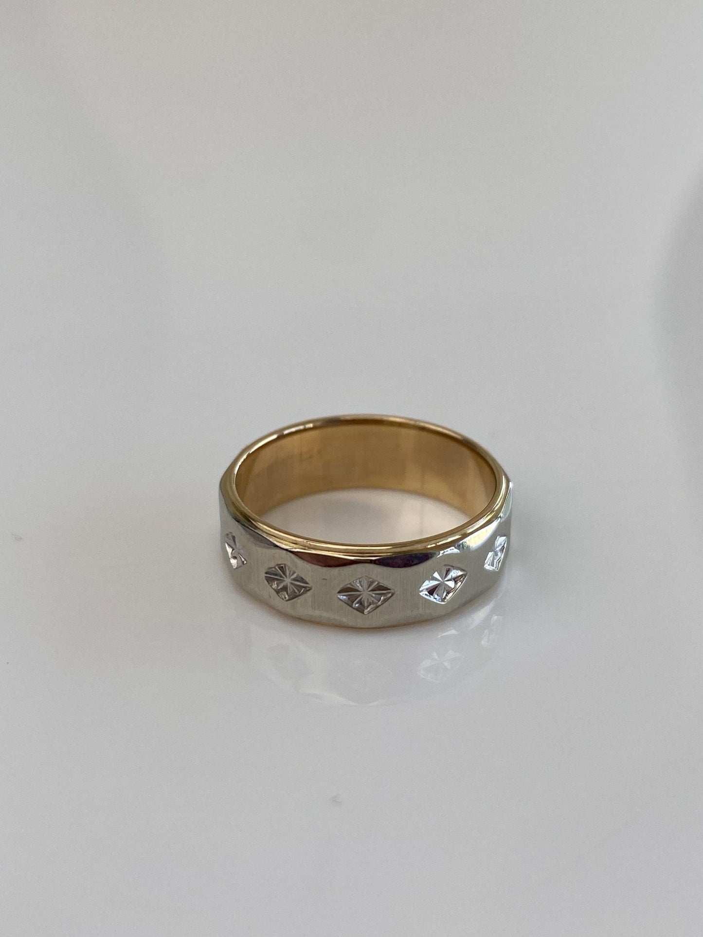 Vintage Solid 14k White & Yellow Gold Diamond Cut Ring Band - Size 6.75
