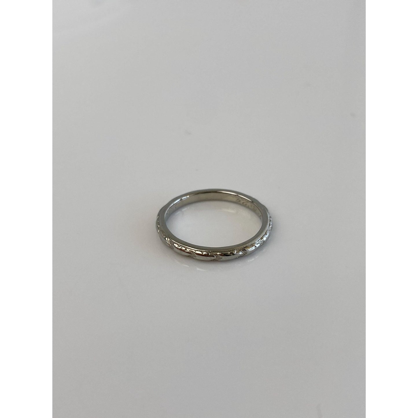 Vintage Solid 18k White Gold Pattern Ring Band - Size 5