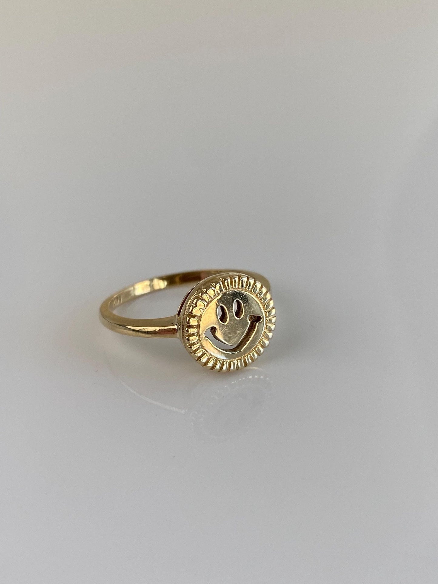 Vintage Solid 10k Yellow Gold Smiley Face Ring - Size 6.25