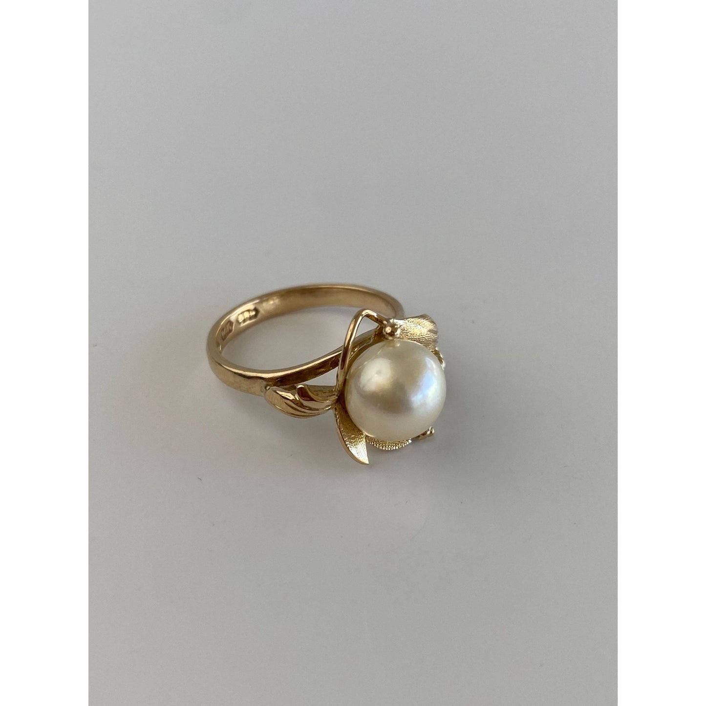 Vintage Solid 14k Yellow Gold Pearl Ring - Size 7.25