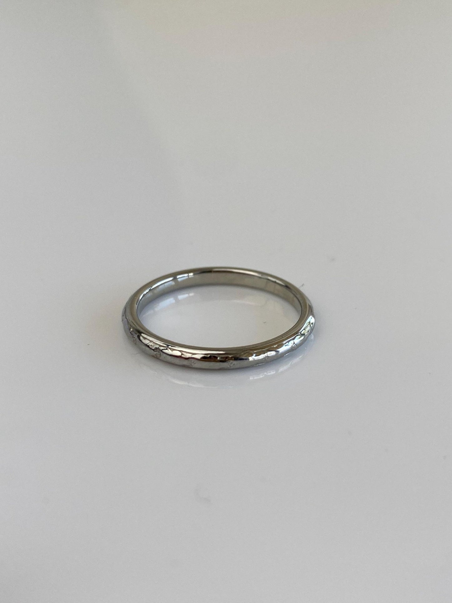 Vintage Solid 18k White Gold Designed Ring Band - Size 6.5